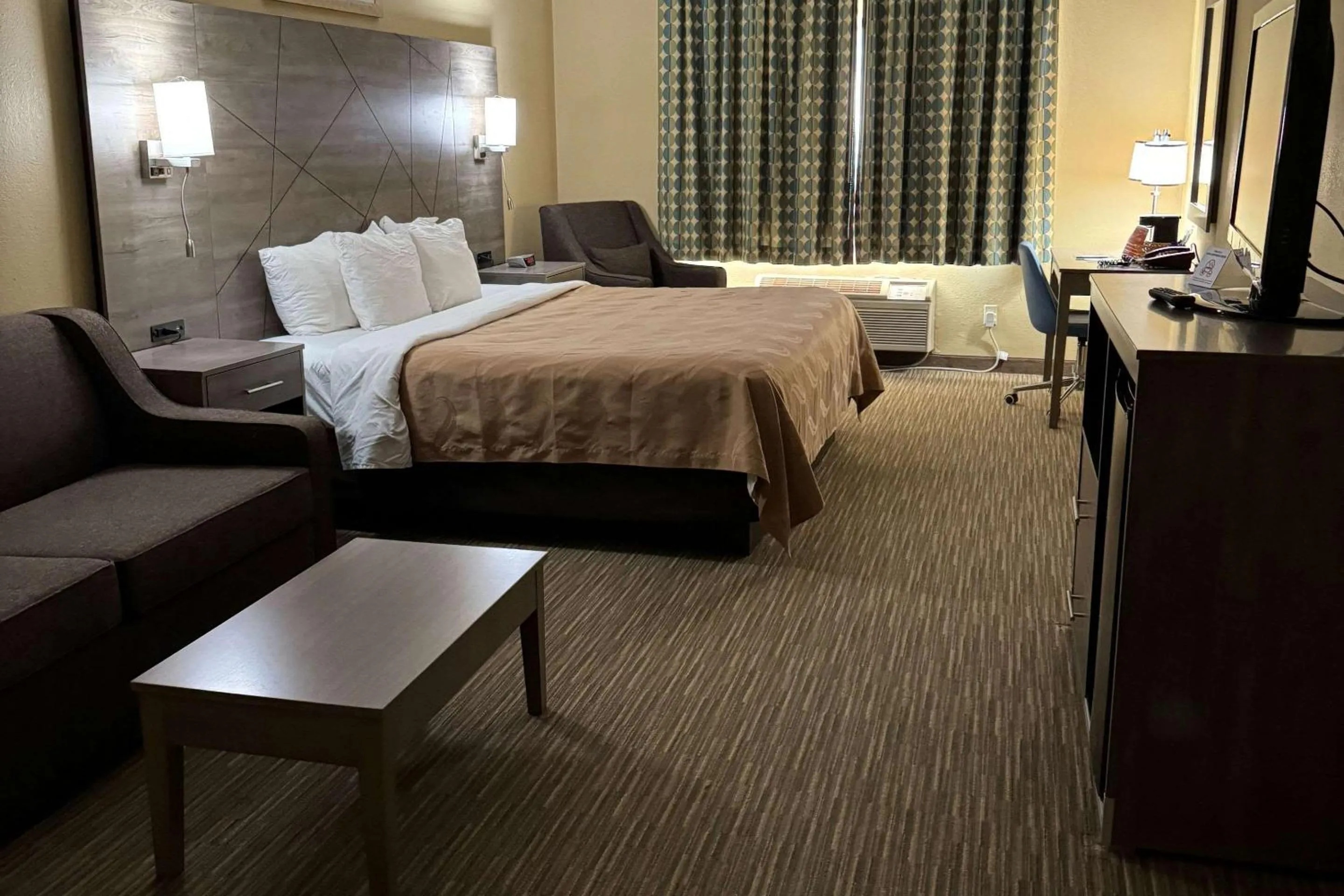 Bedroom, Bed in Quality Inn Forsyth Decatur