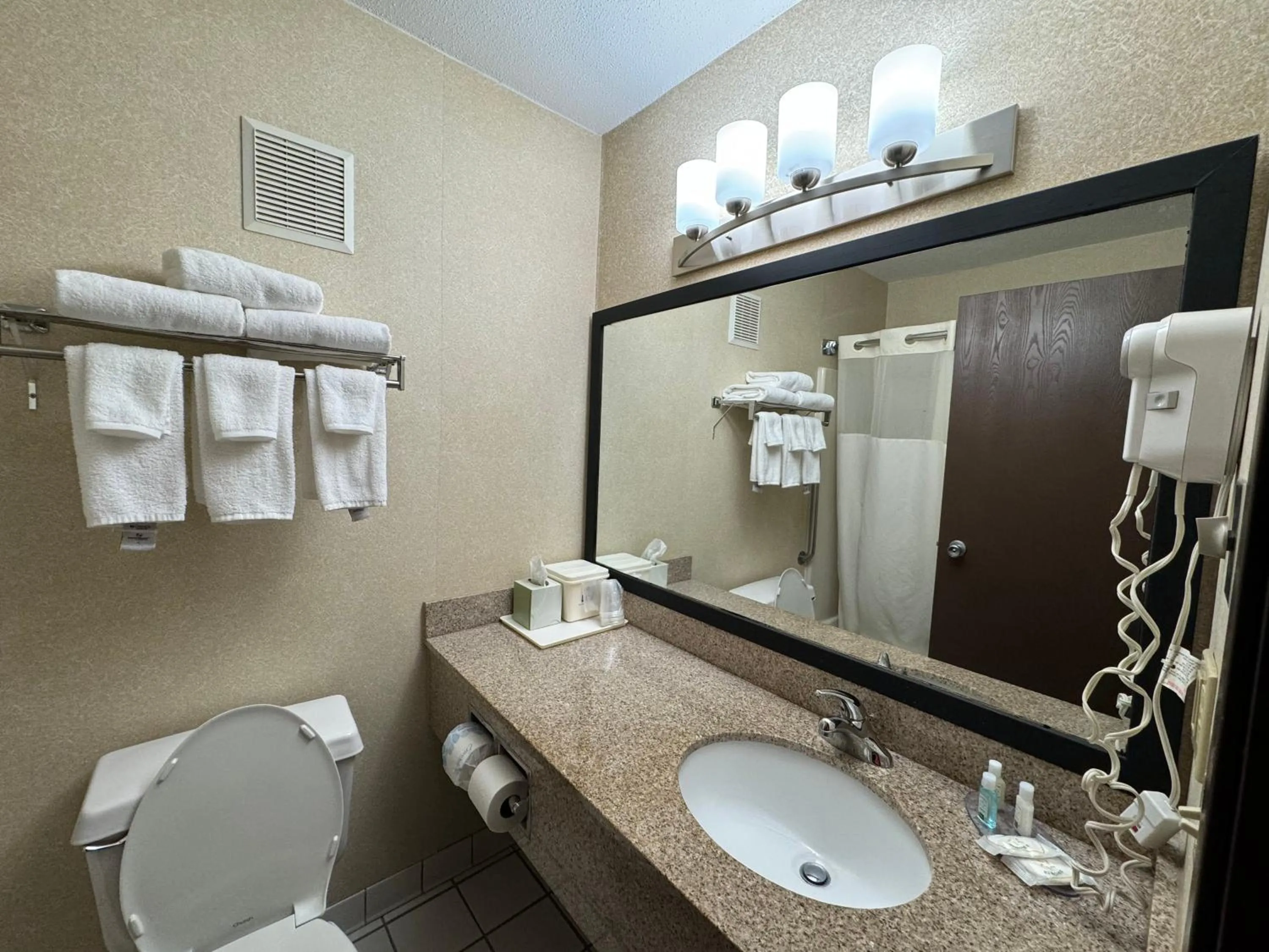 Bathroom in Quality Inn Forsyth Decatur