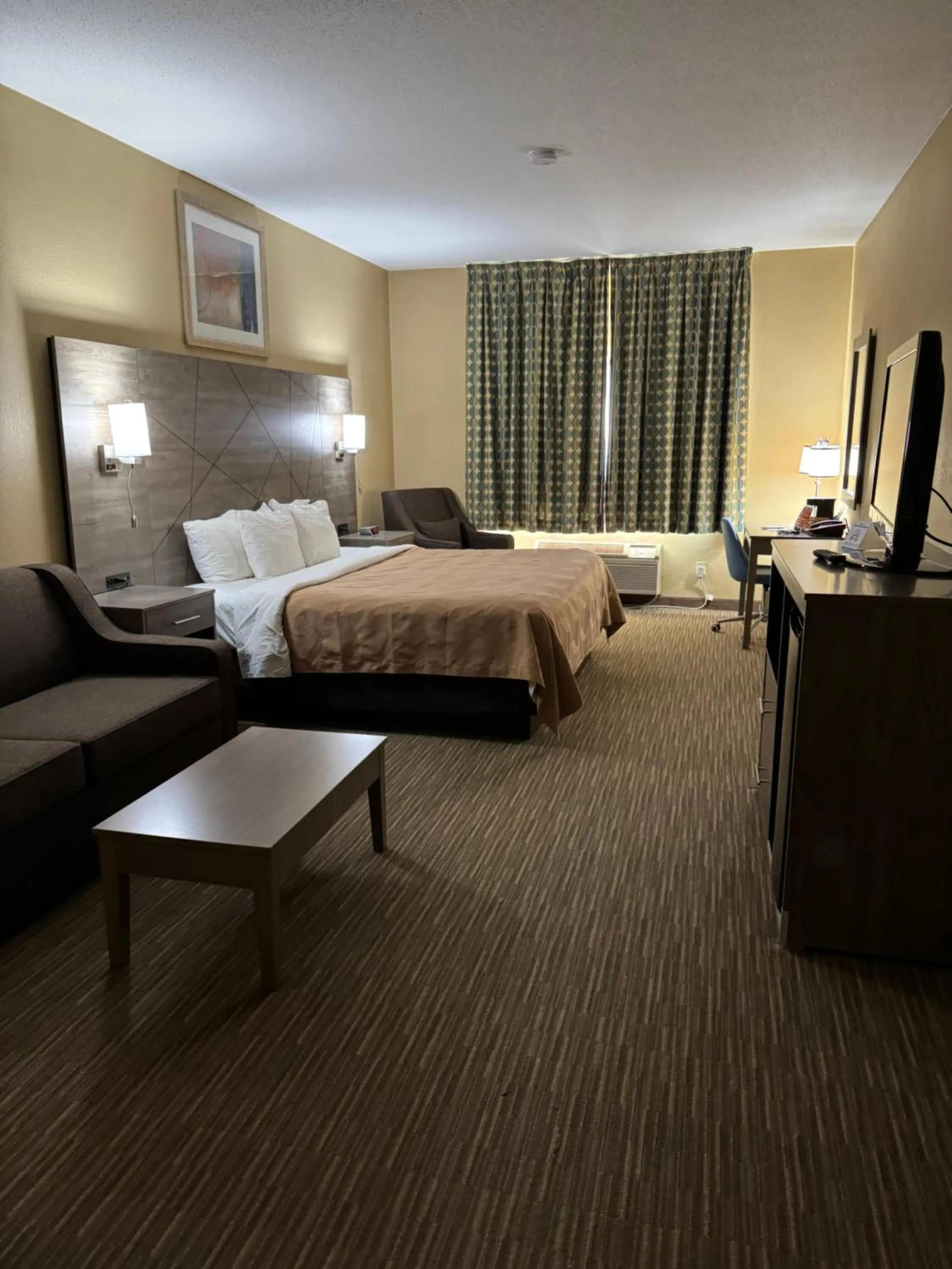 Photo of the whole room, Bed in Quality Inn Forsyth Decatur