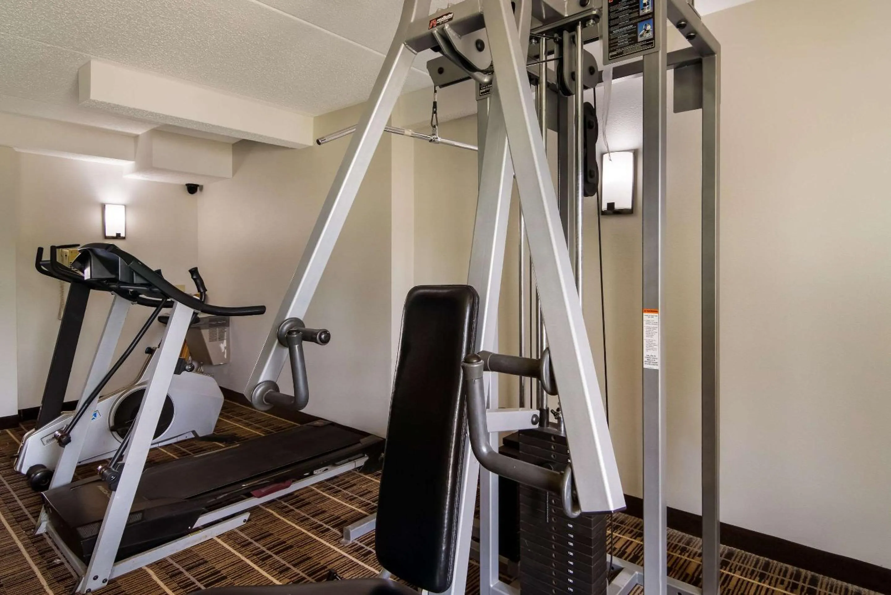 Fitness centre/facilities in Quality Inn Aurora - Naperville Area