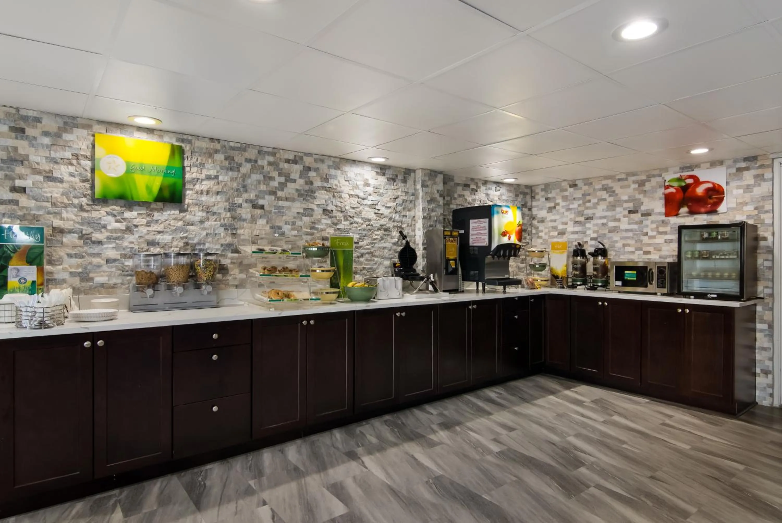 Breakfast in Quality Inn Aurora - Naperville Area