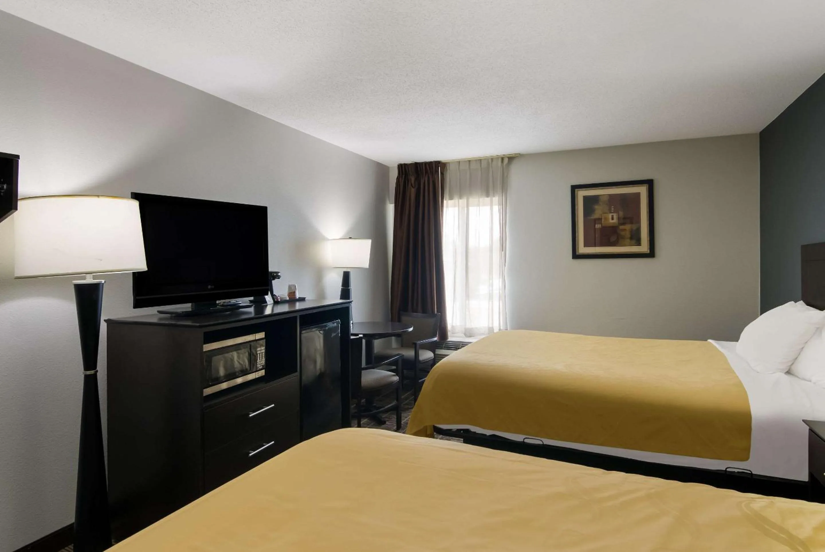 Bedroom in Quality Inn Aurora - Naperville Area