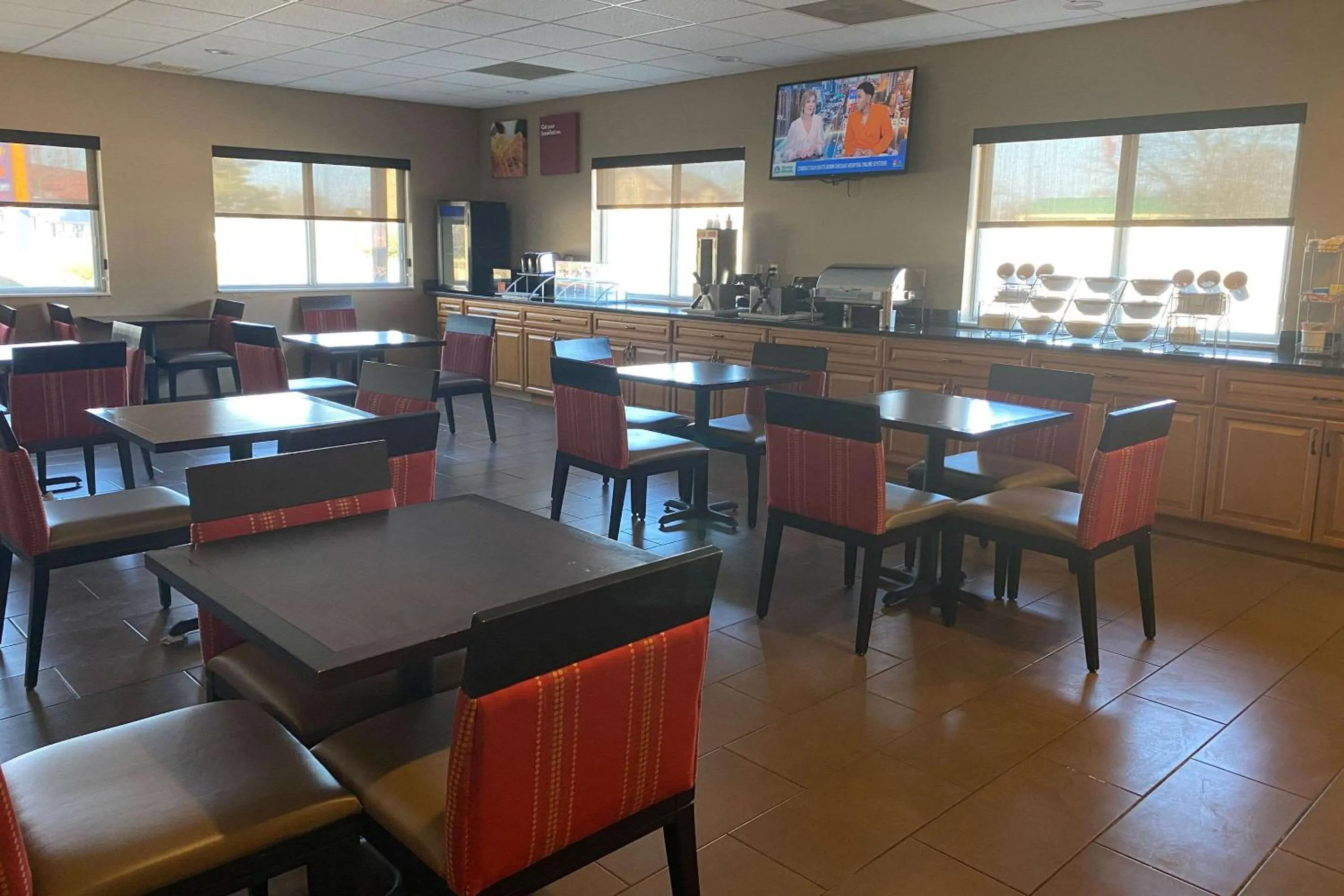 Breakfast in Comfort Suites Peoria I-74