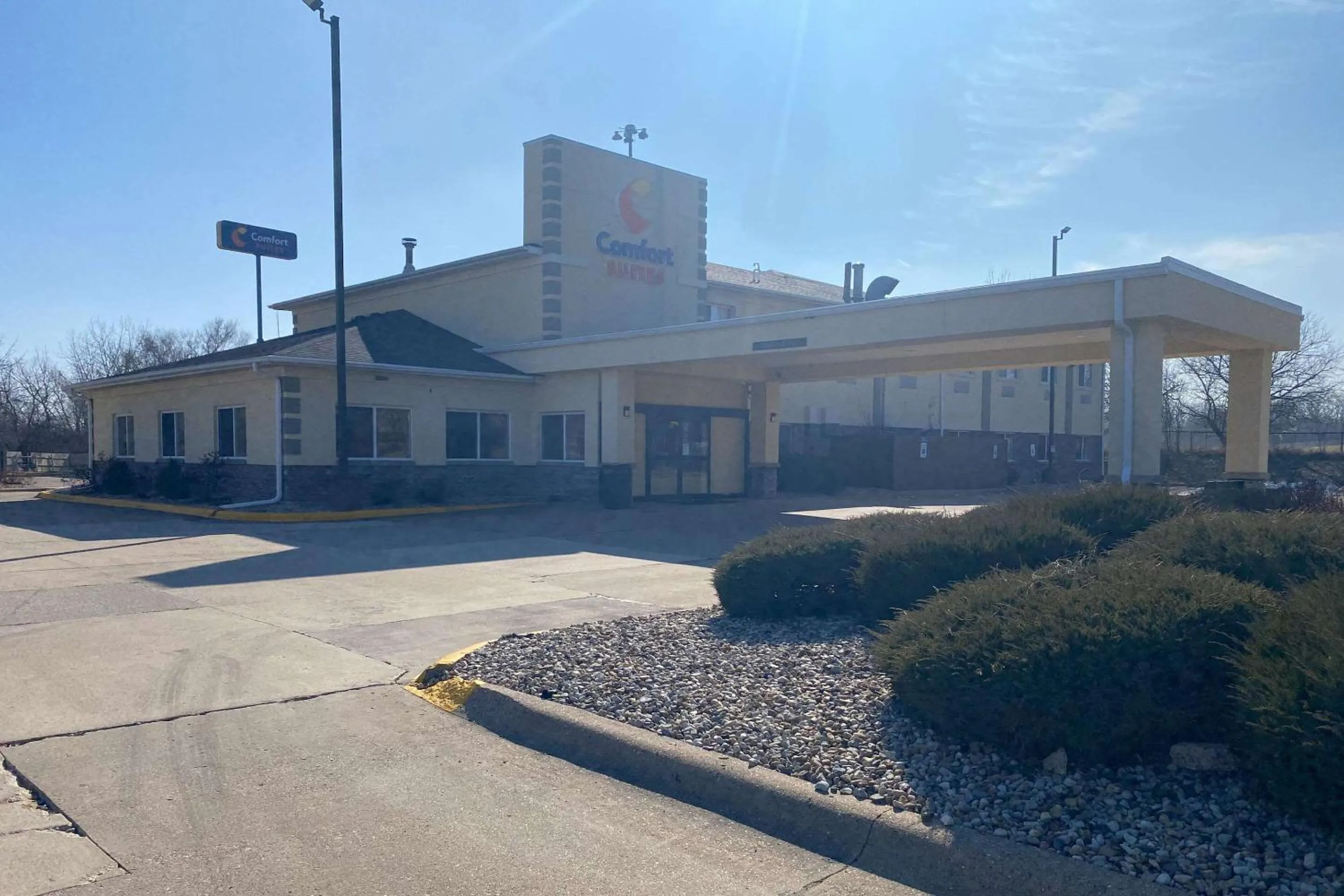 Property building in Comfort Suites Peoria I-74