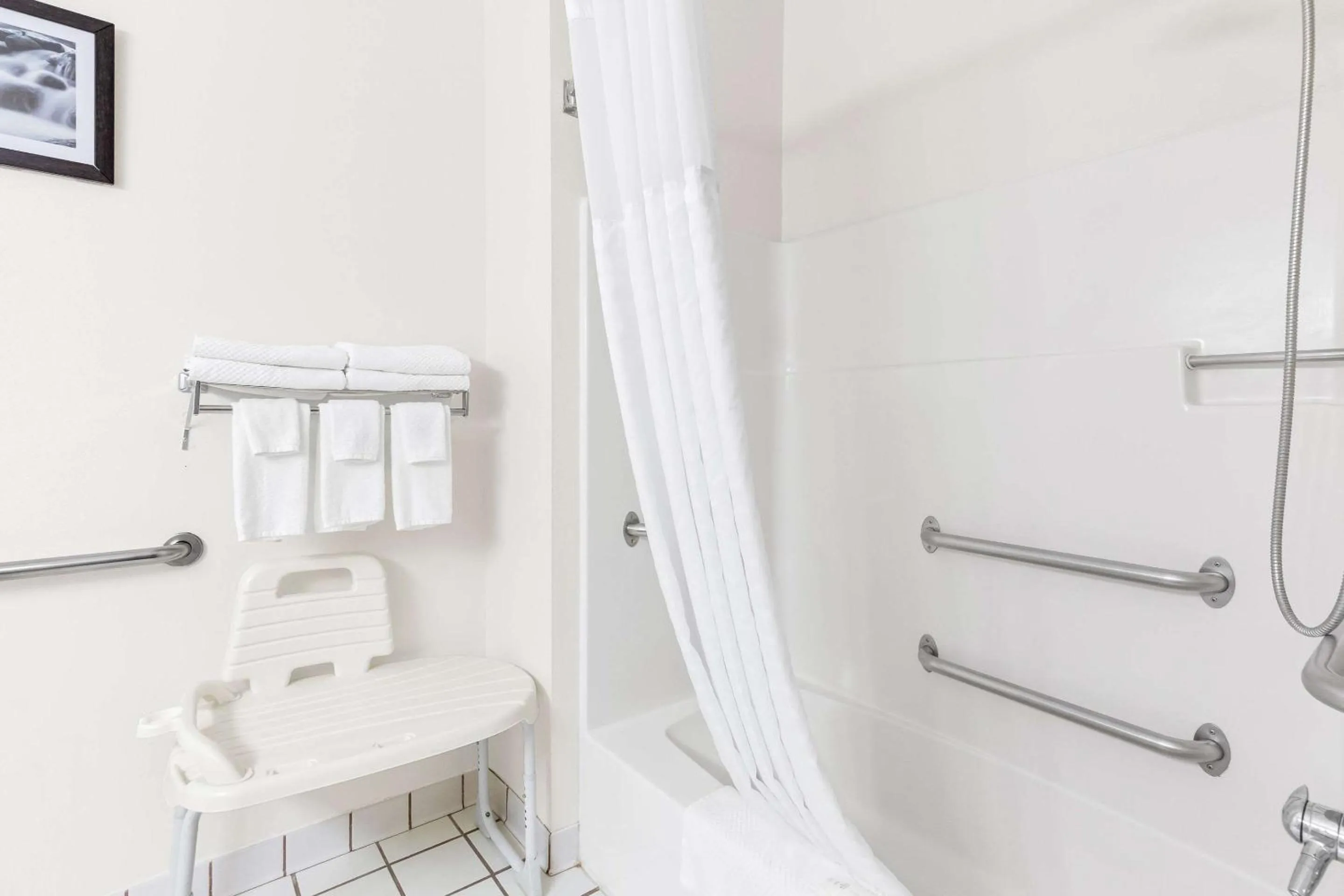 Bedroom in Quality Inn & Suites Springfield Southwest near I-72