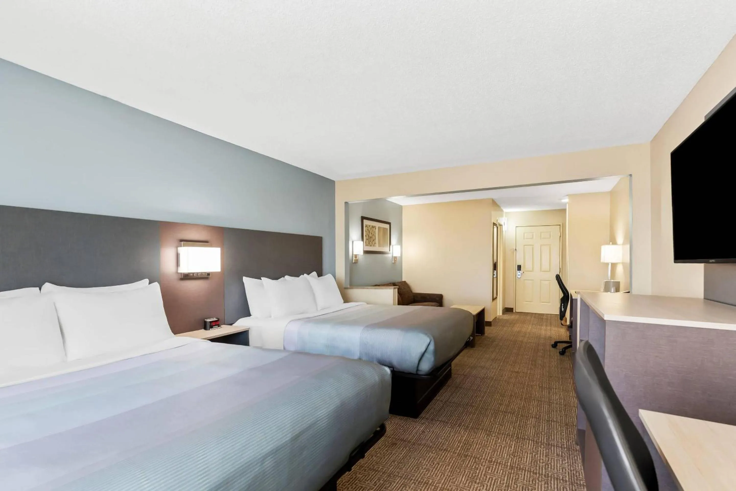 Bedroom, Bed in Quality Inn & Suites Springfield Southwest near I-72