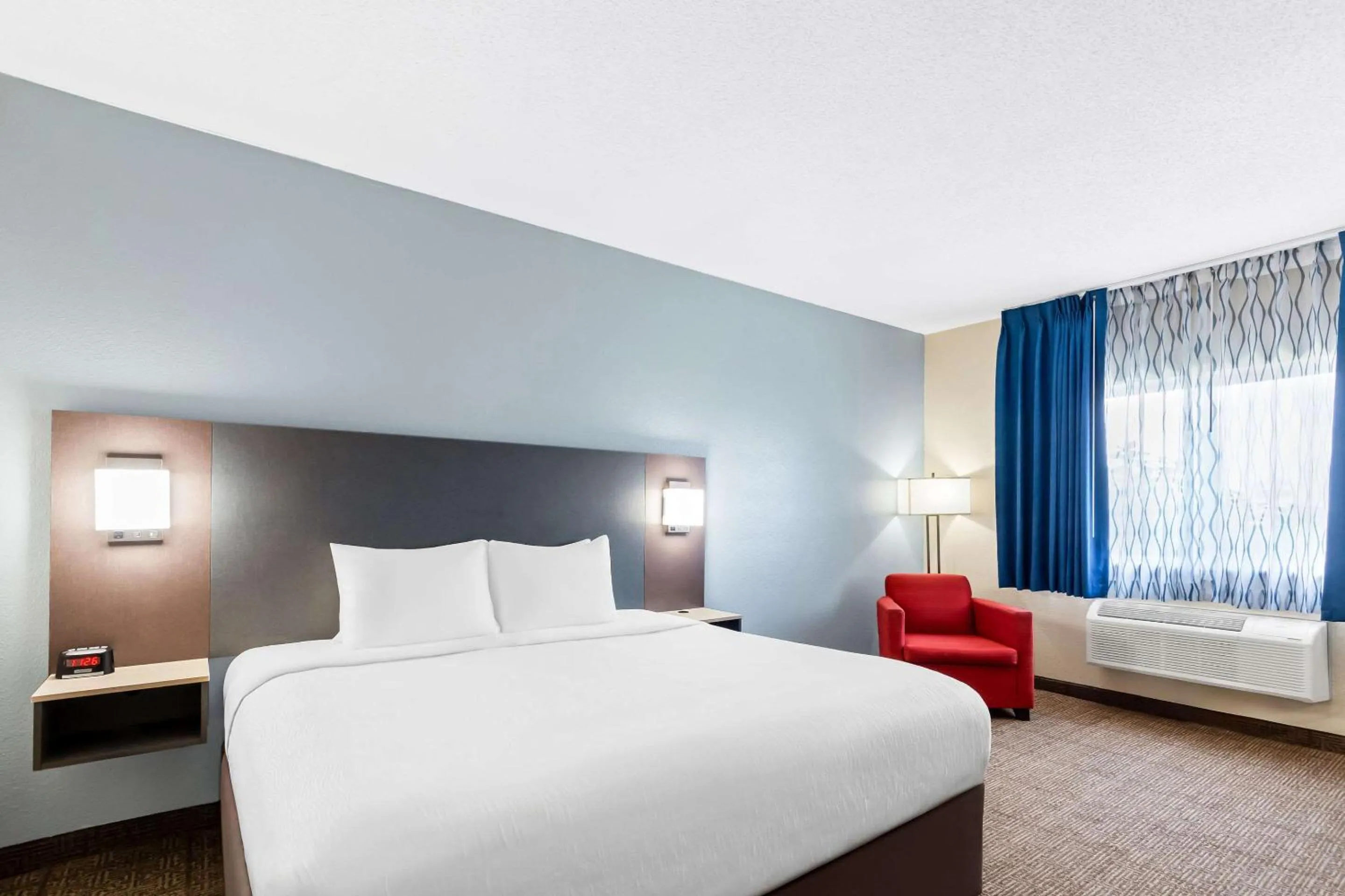 Bedroom, Bed in Quality Inn & Suites Springfield Southwest near I-72