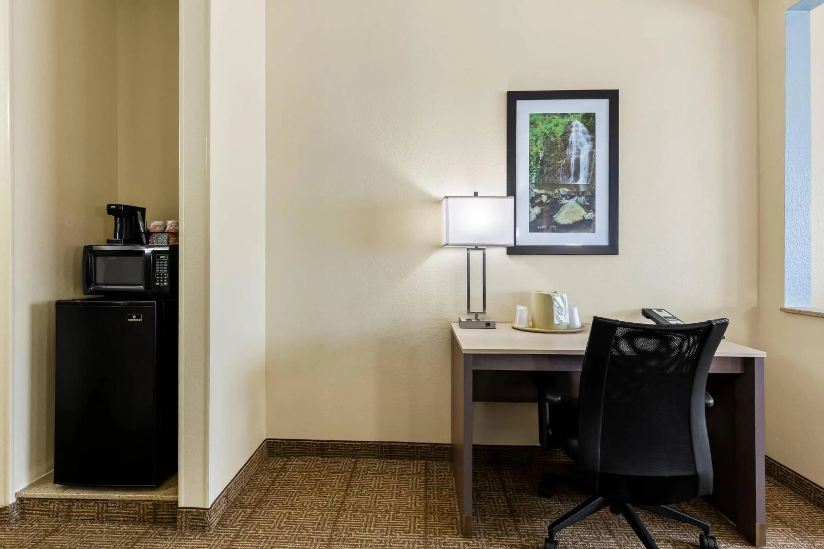 Bedroom in Quality Inn & Suites Springfield Southwest near I-72