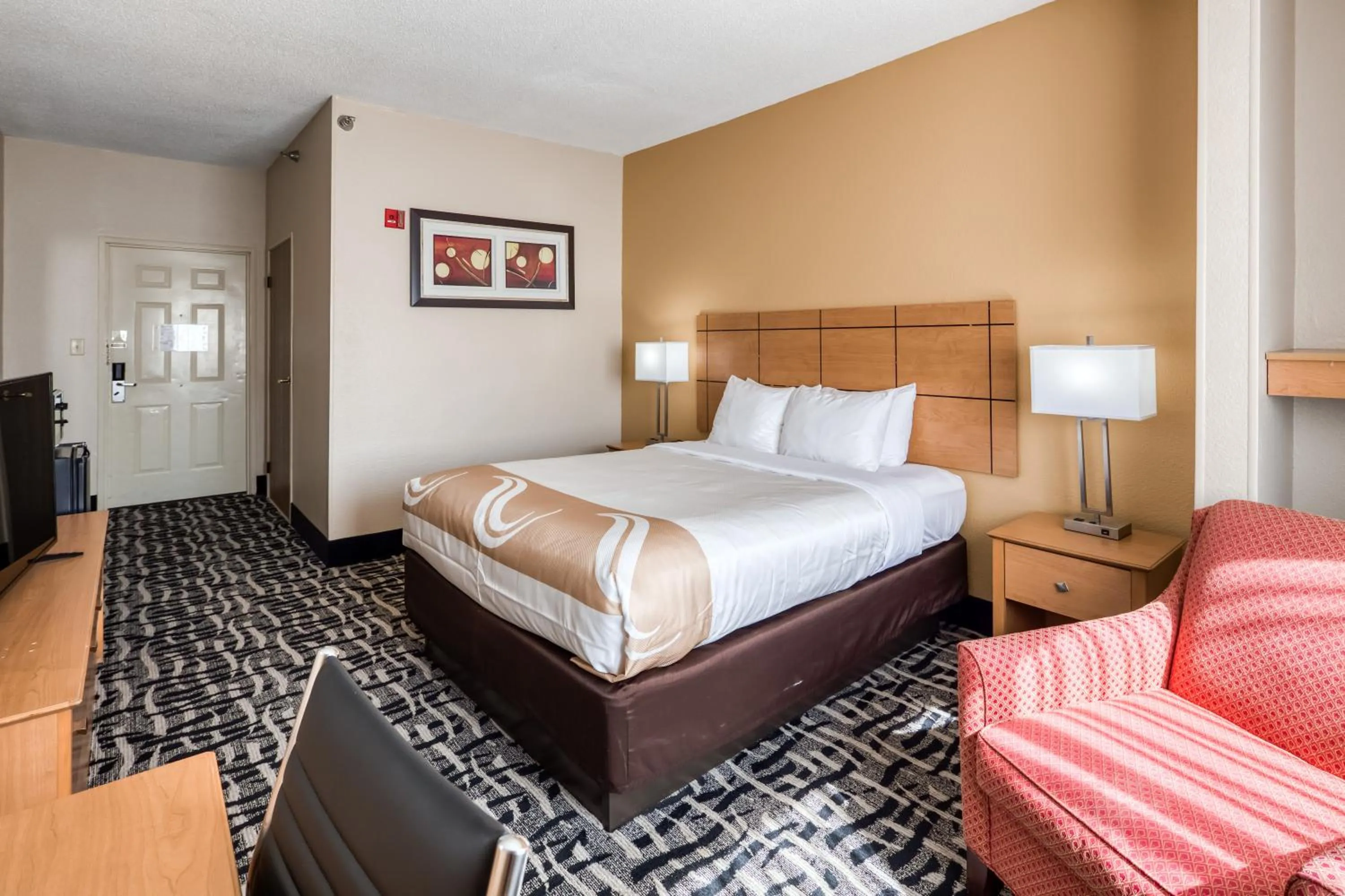 Photo of the whole room, Bed in Quality Inn & Suites Springfield Southwest near I-72