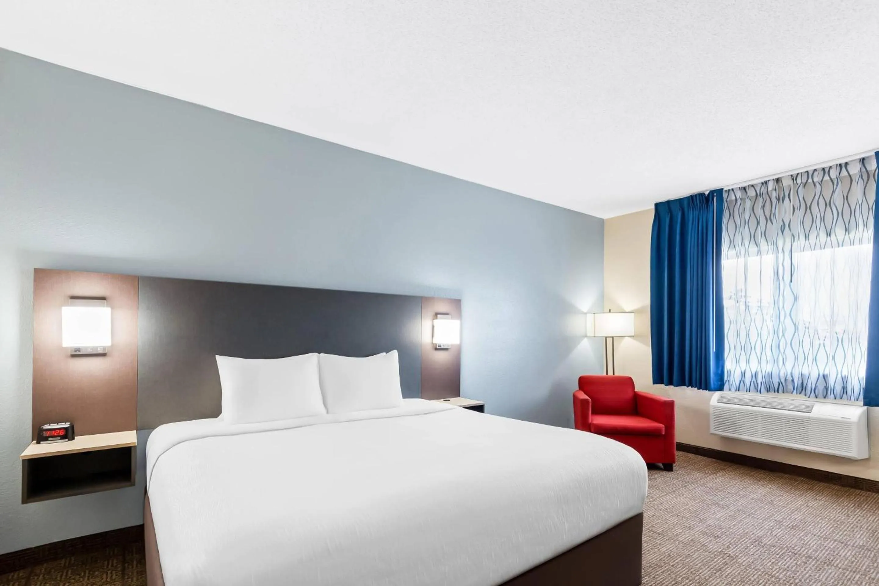 Bedroom, Bed in Quality Inn & Suites Springfield Southwest near I-72