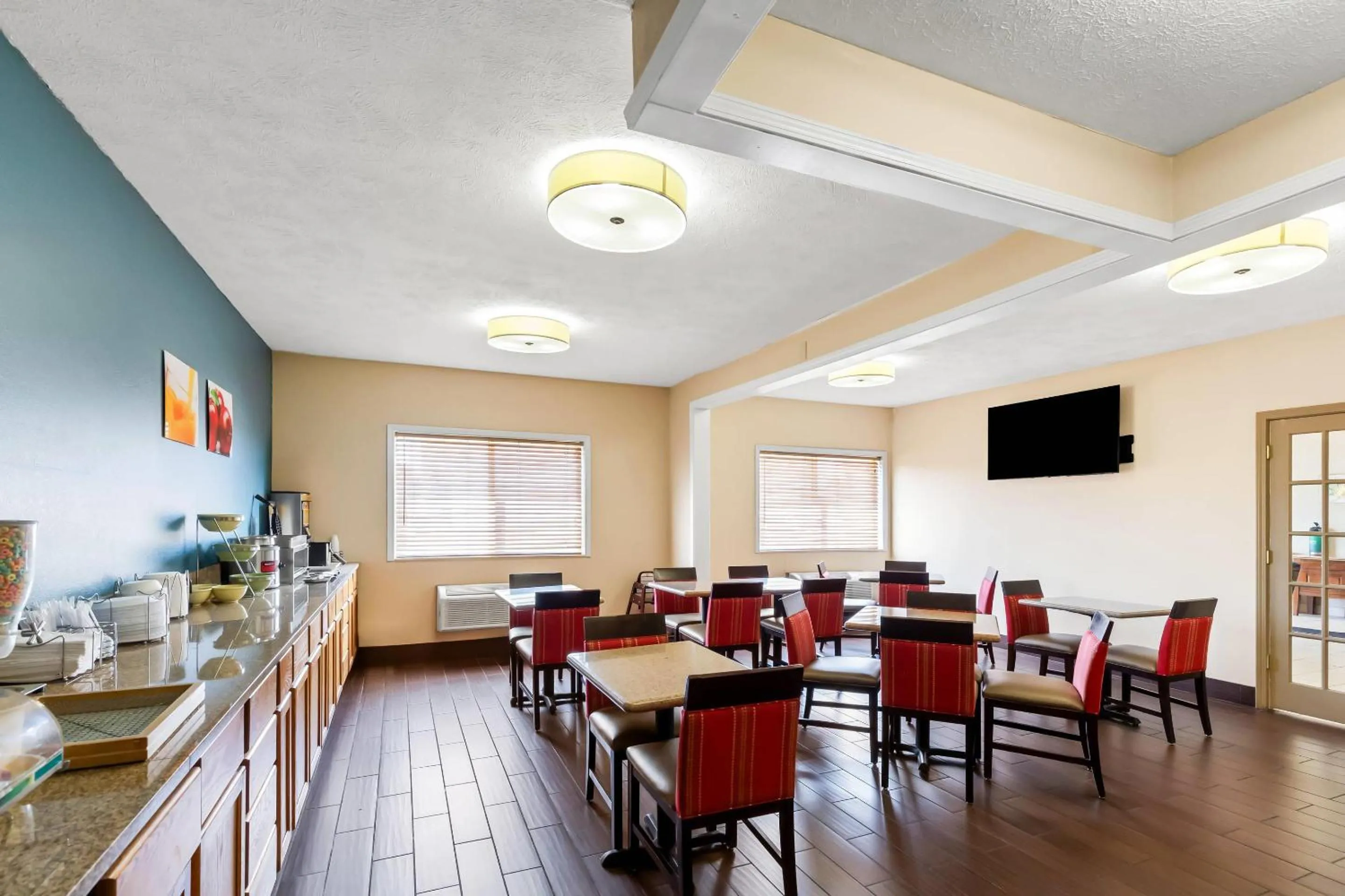 Breakfast in Quality Inn & Suites Springfield Southwest near I-72