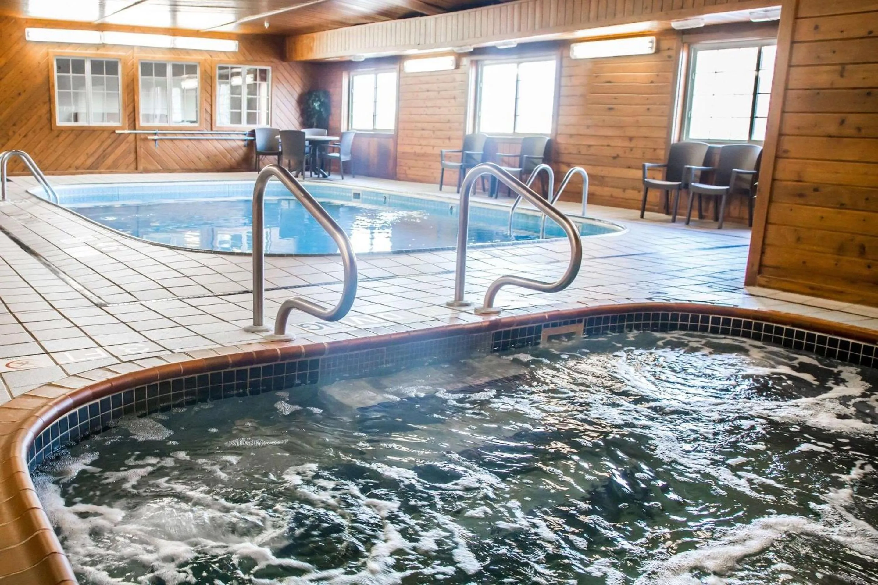 Swimming pool in MainStay Suites Joliet I-55