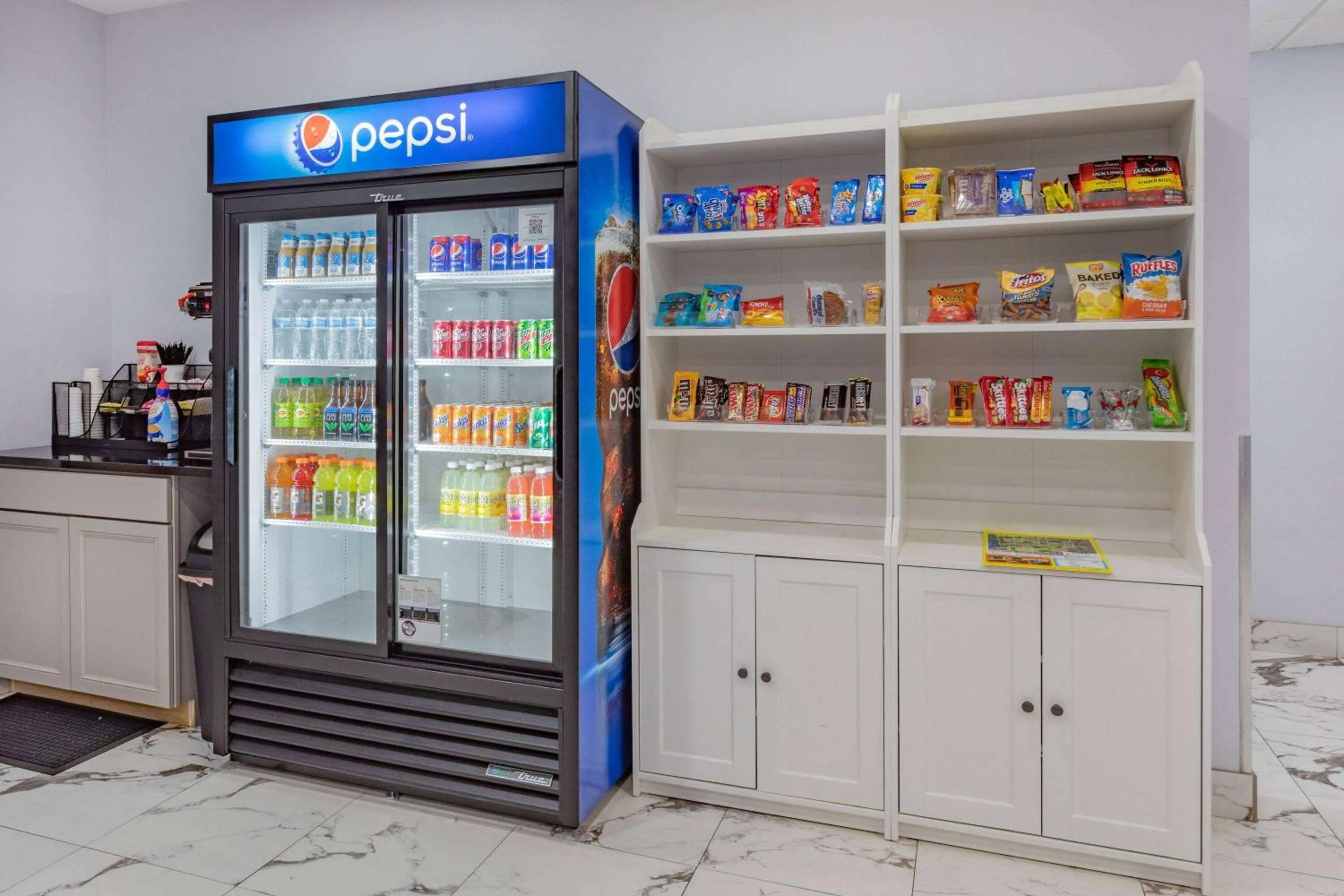 Food and drinks in AmericInn by Wyndham Quincy