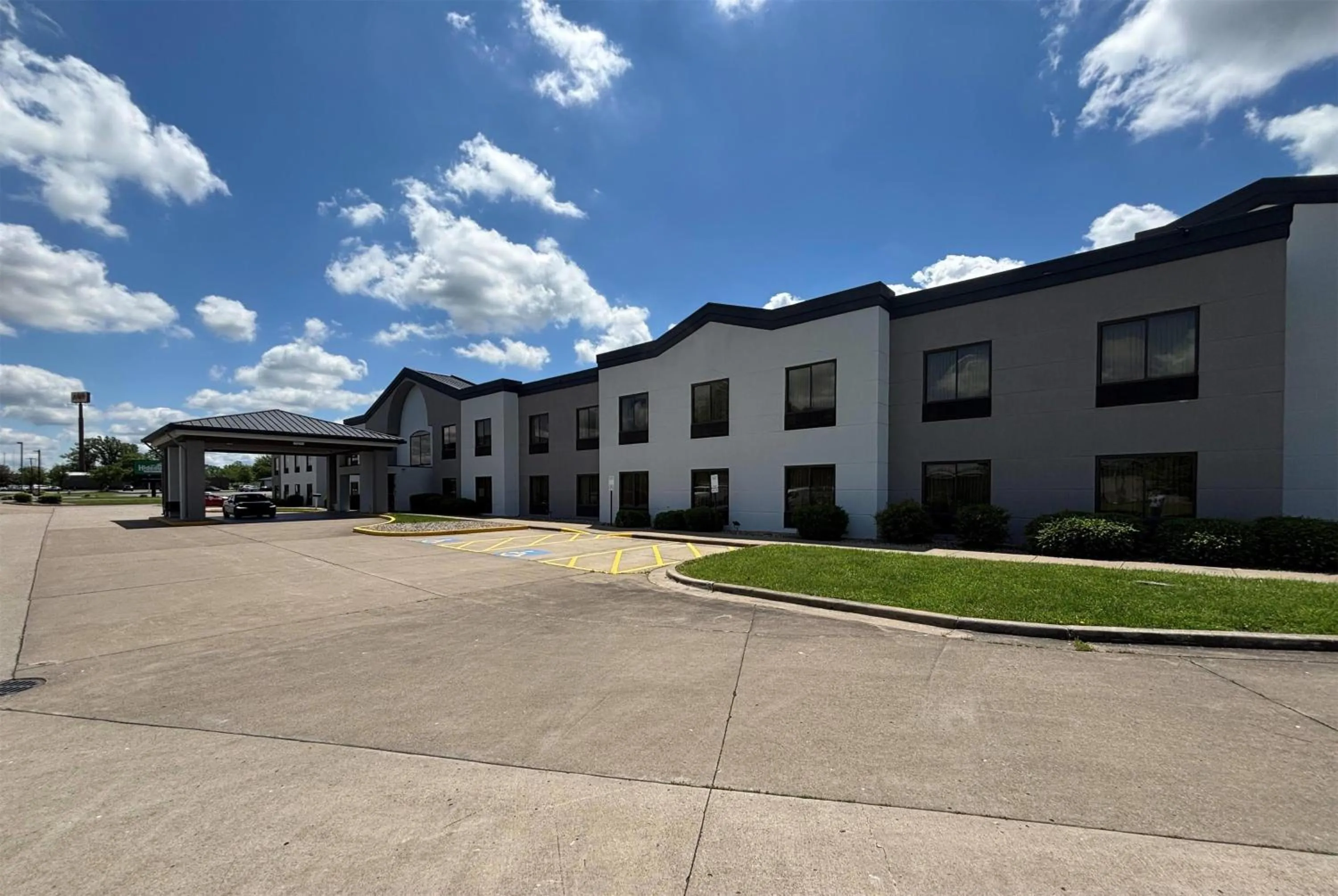 Property building in Baymont by Wyndham Marion