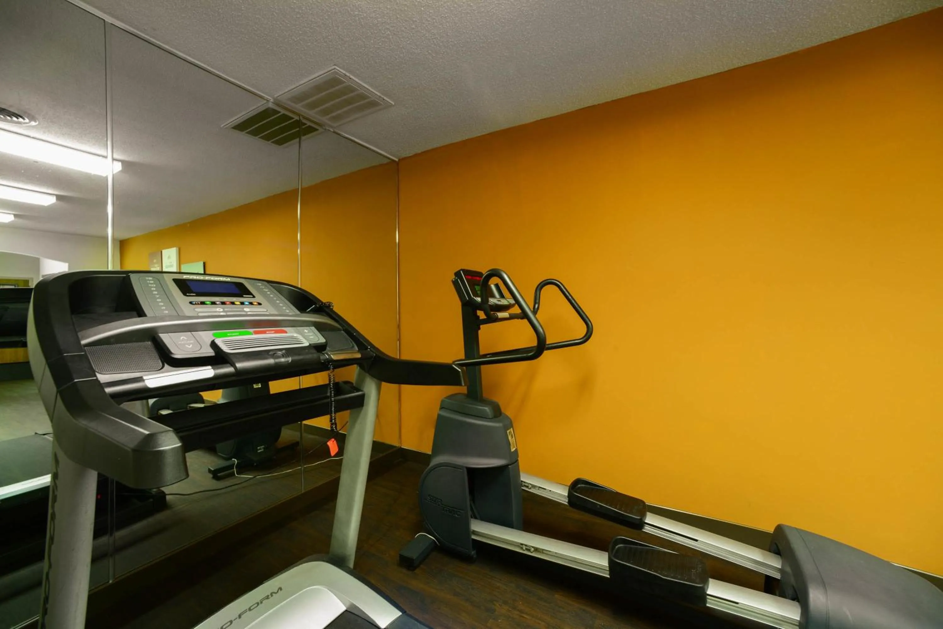 Fitness centre/facilities in Baymont by Wyndham Marion