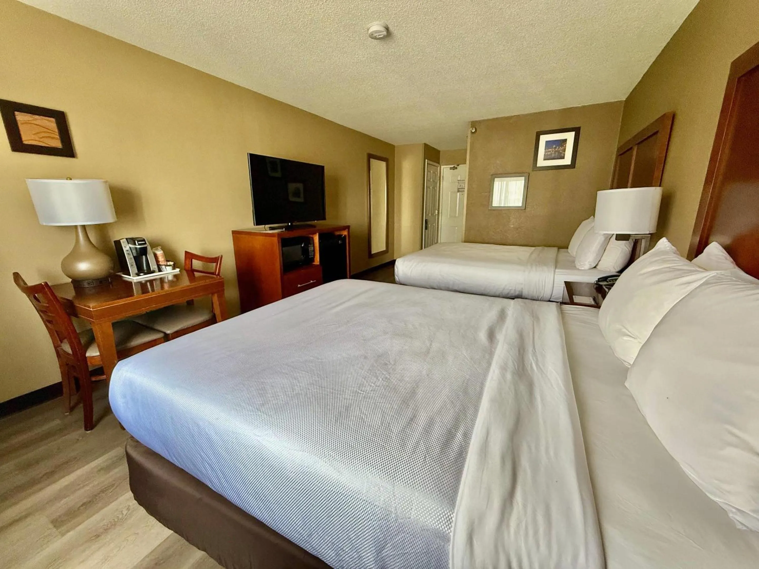 Bedroom, Bed in Comfort Inn Gurnee near Six Flags