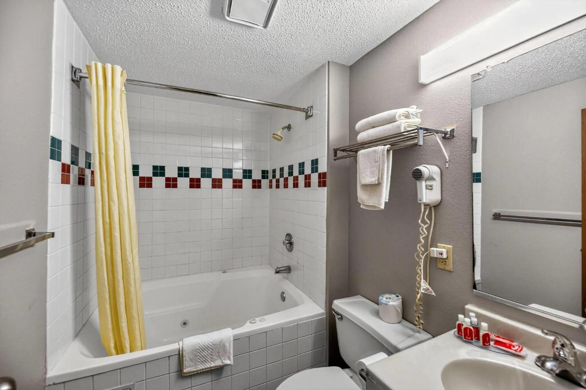 Bedroom in Econo Lodge Princeton