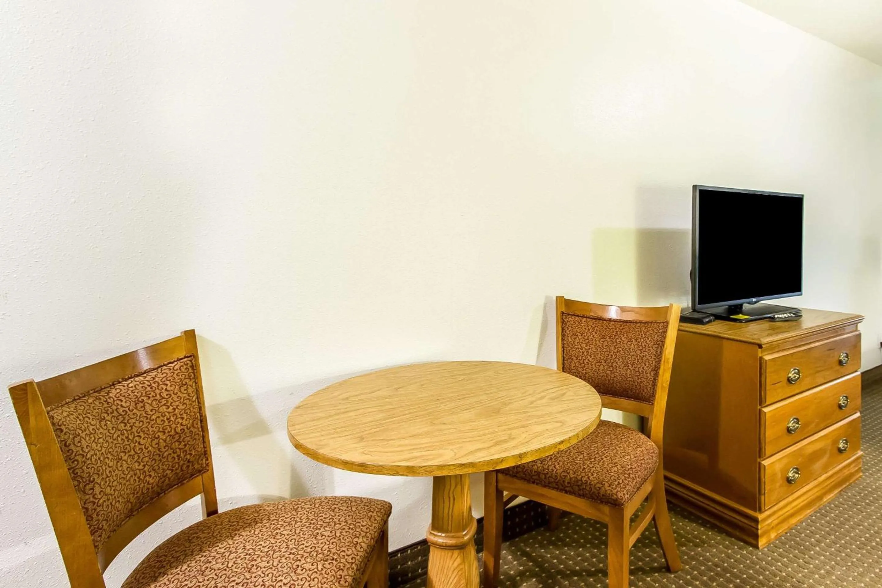 Photo of the whole room in Econo Lodge Inn & Suites Pekin - Peoria Area