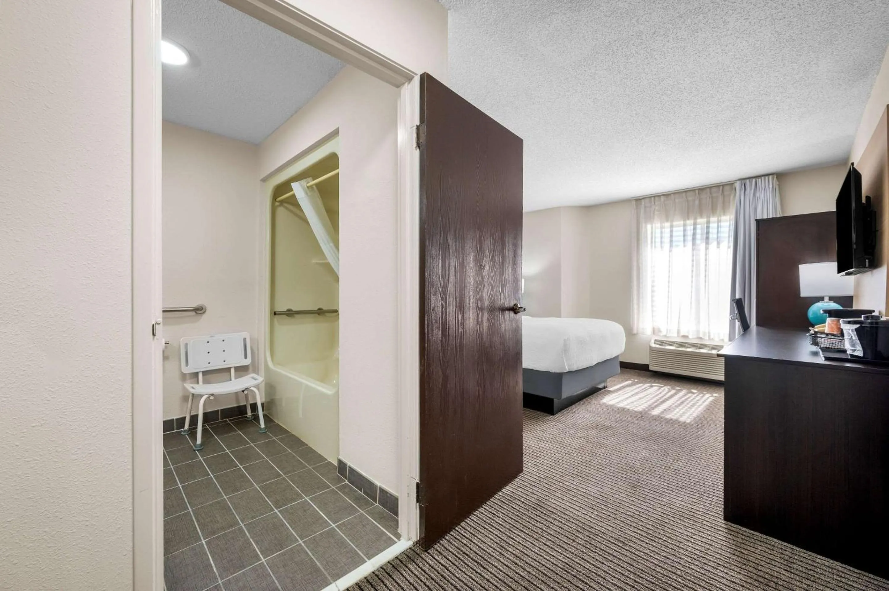 Bedroom, Bed in Sleep Inn Springfield West