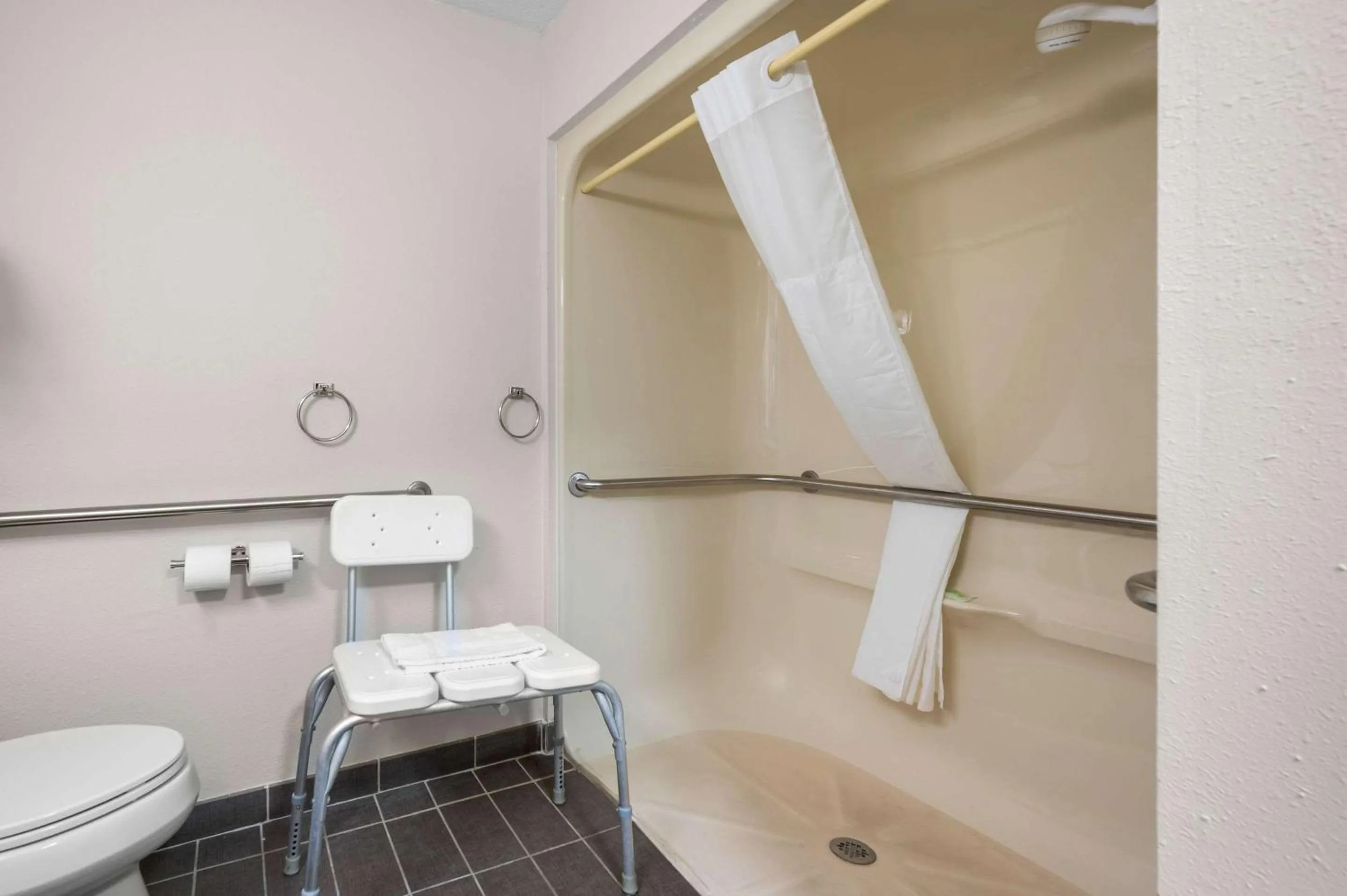 Bedroom in Sleep Inn Springfield West