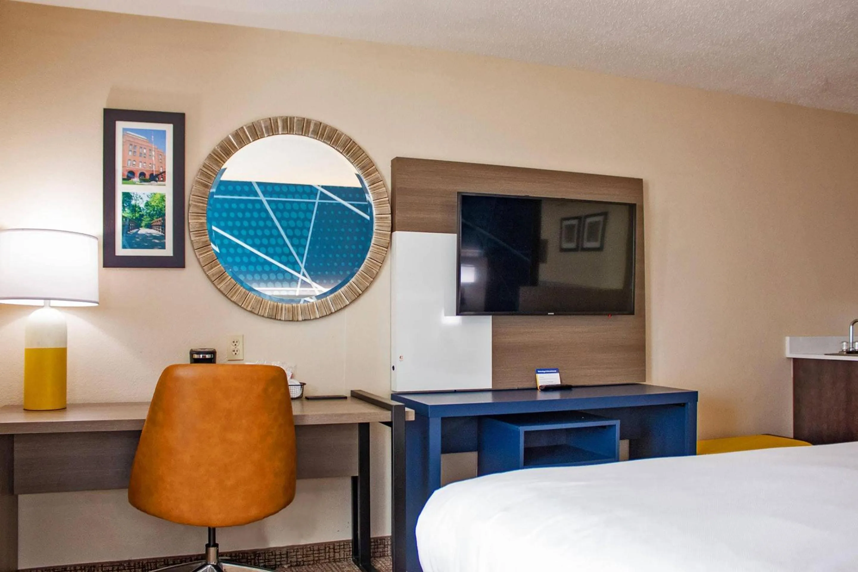 Bedroom, Bed in Comfort Inn & Suites Geneva- West Chicago