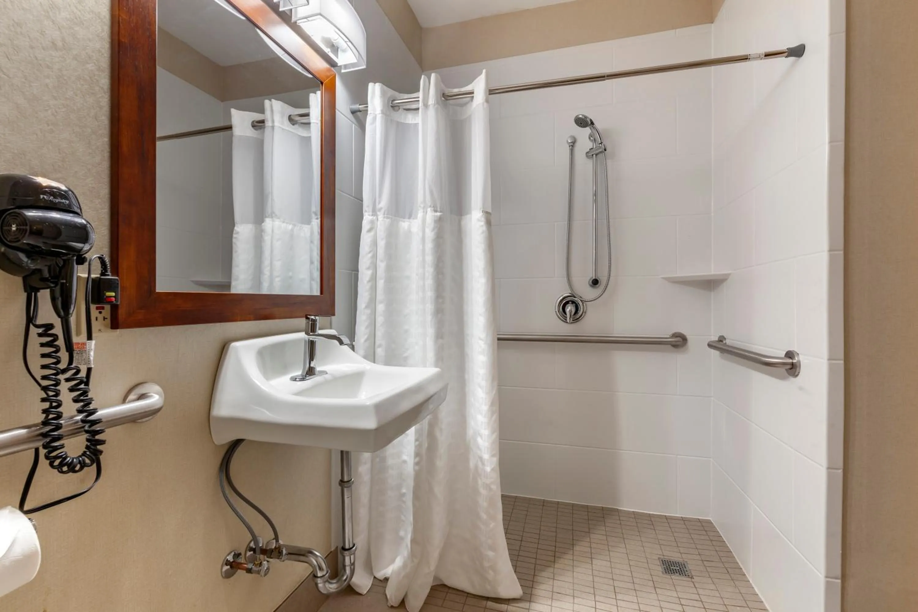 Shower in Comfort Inn & Suites Geneva- West Chicago