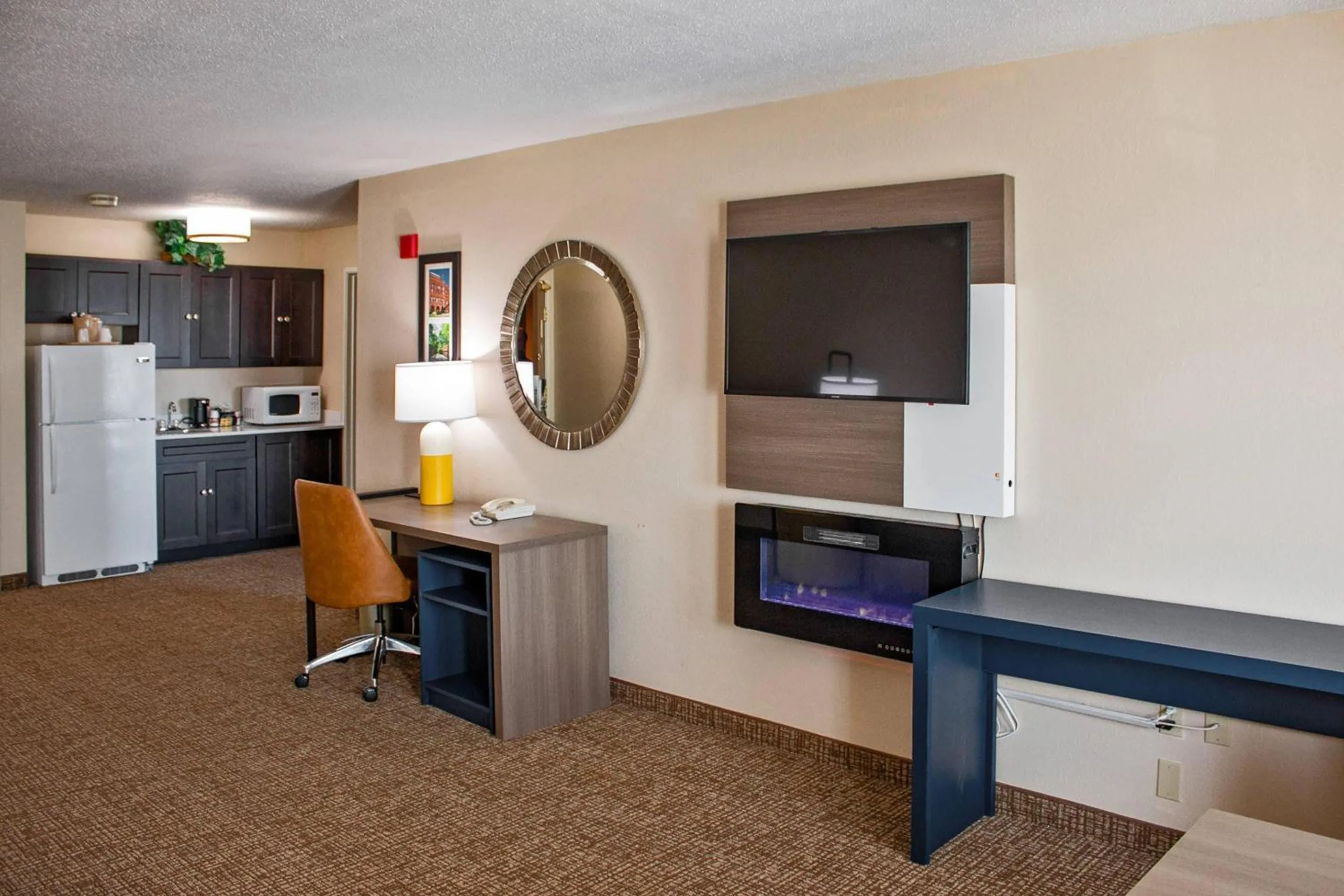 Bedroom in Comfort Inn & Suites Geneva- West Chicago
