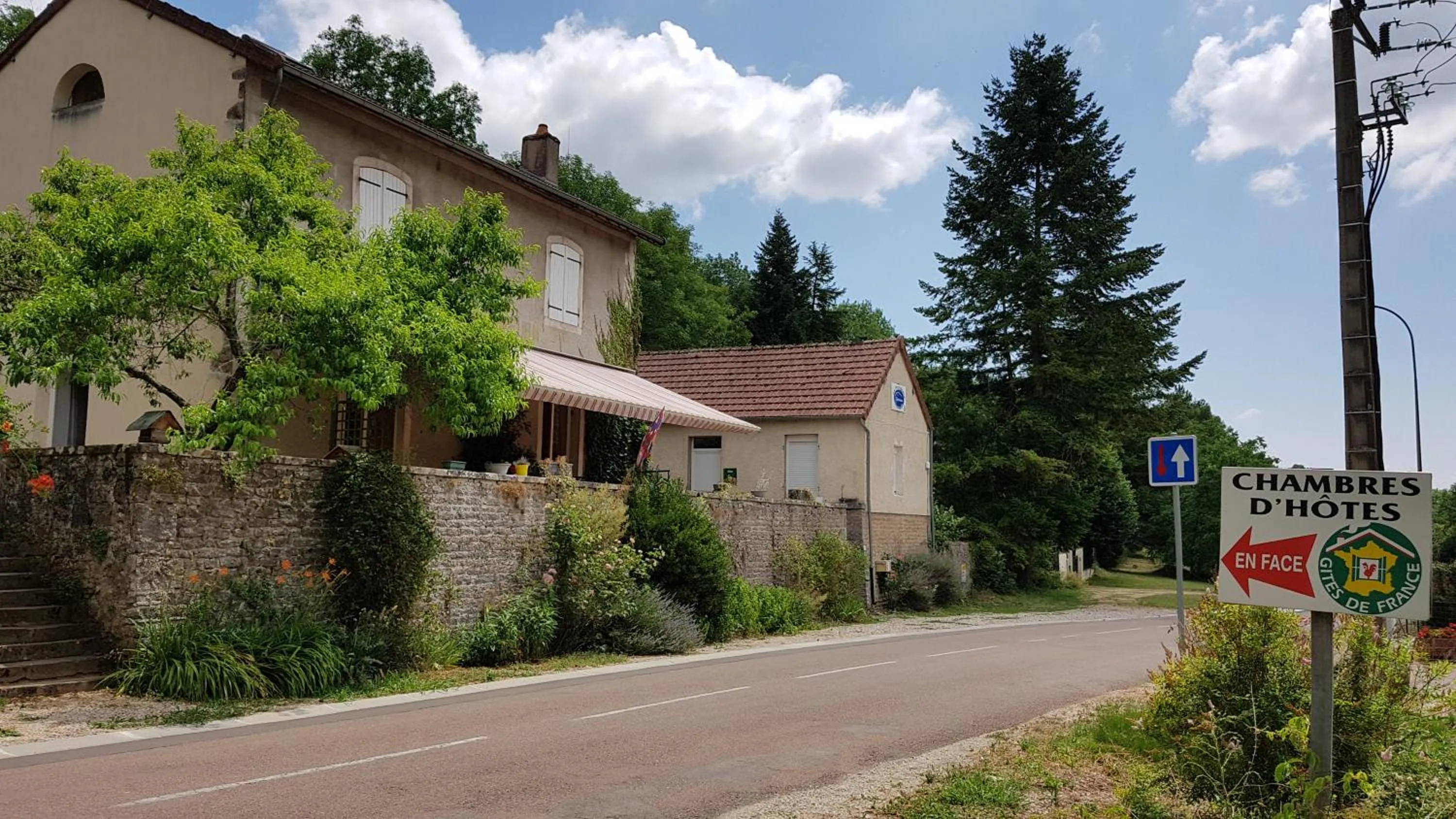 Property building in LA PROVIDENCE, chambres d'hôtes