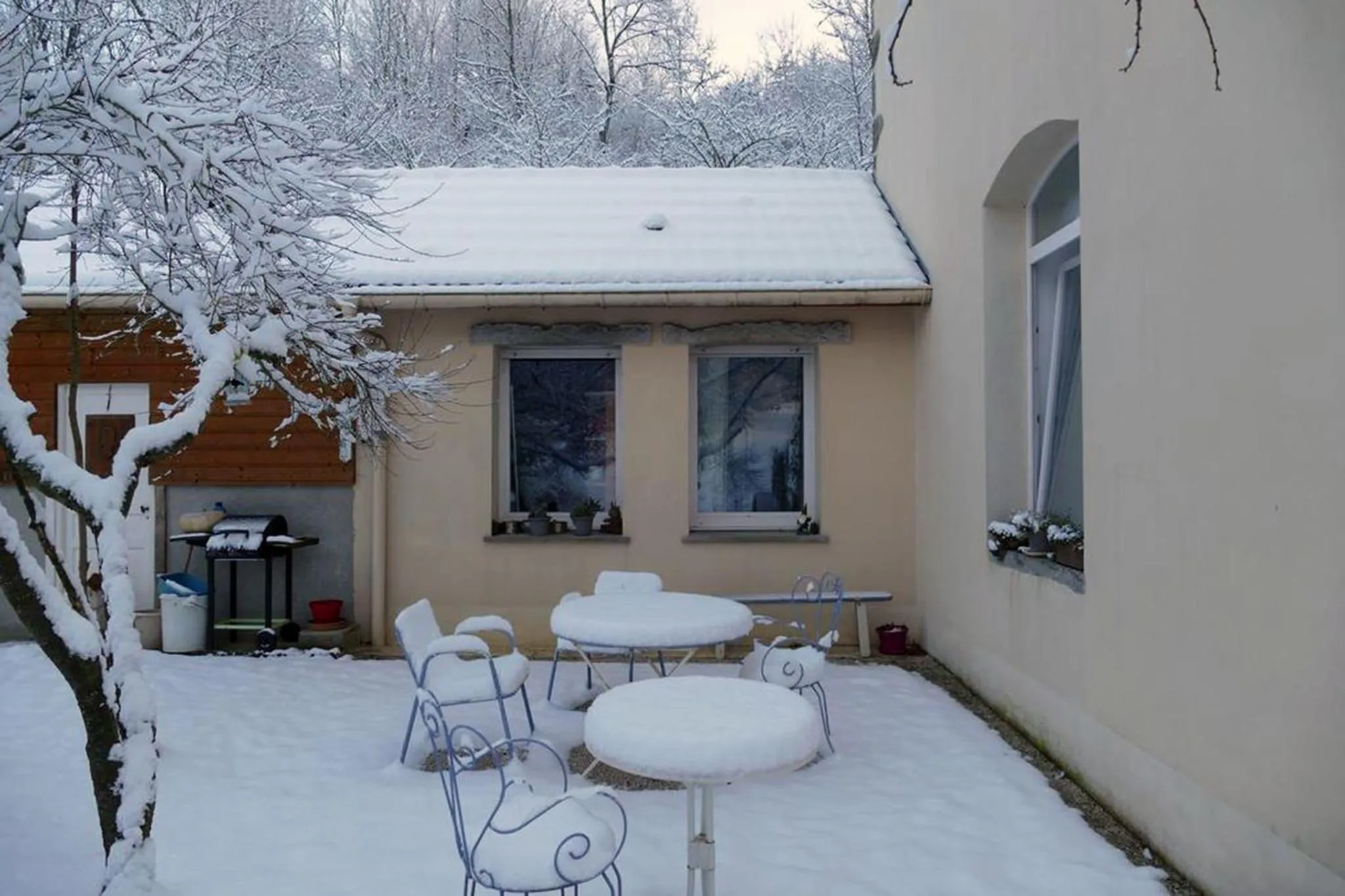 Property building in LA PROVIDENCE, chambres d'hôtes