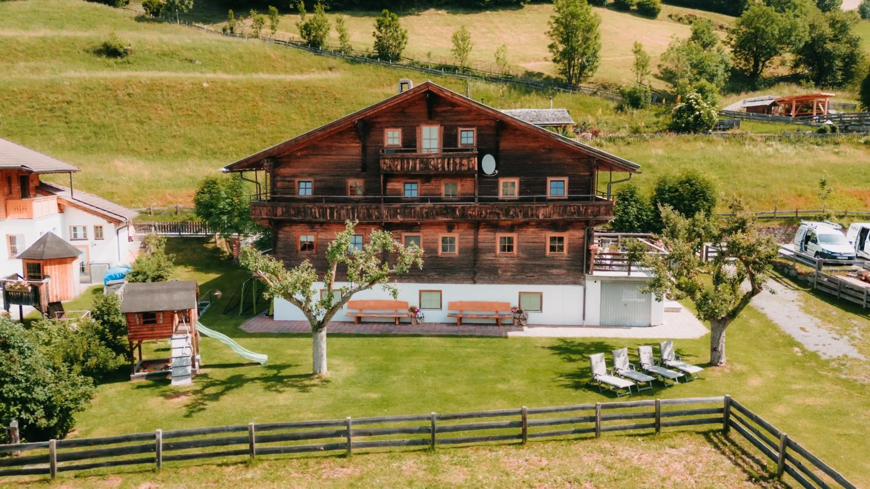 Property building in Ferienhaus Innerkienzerhof - Urlaub am Bauernhof