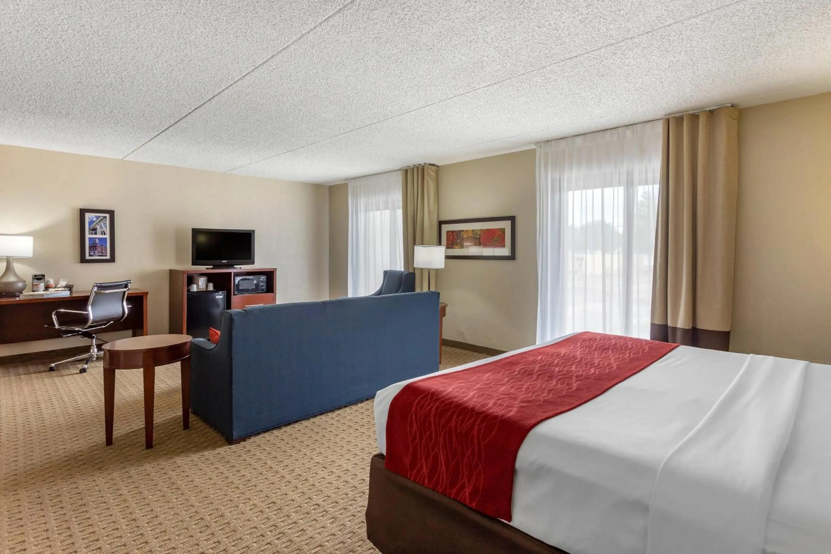 Bedroom, Bed in Comfort Inn & Suites Rochelle - DeKalb
