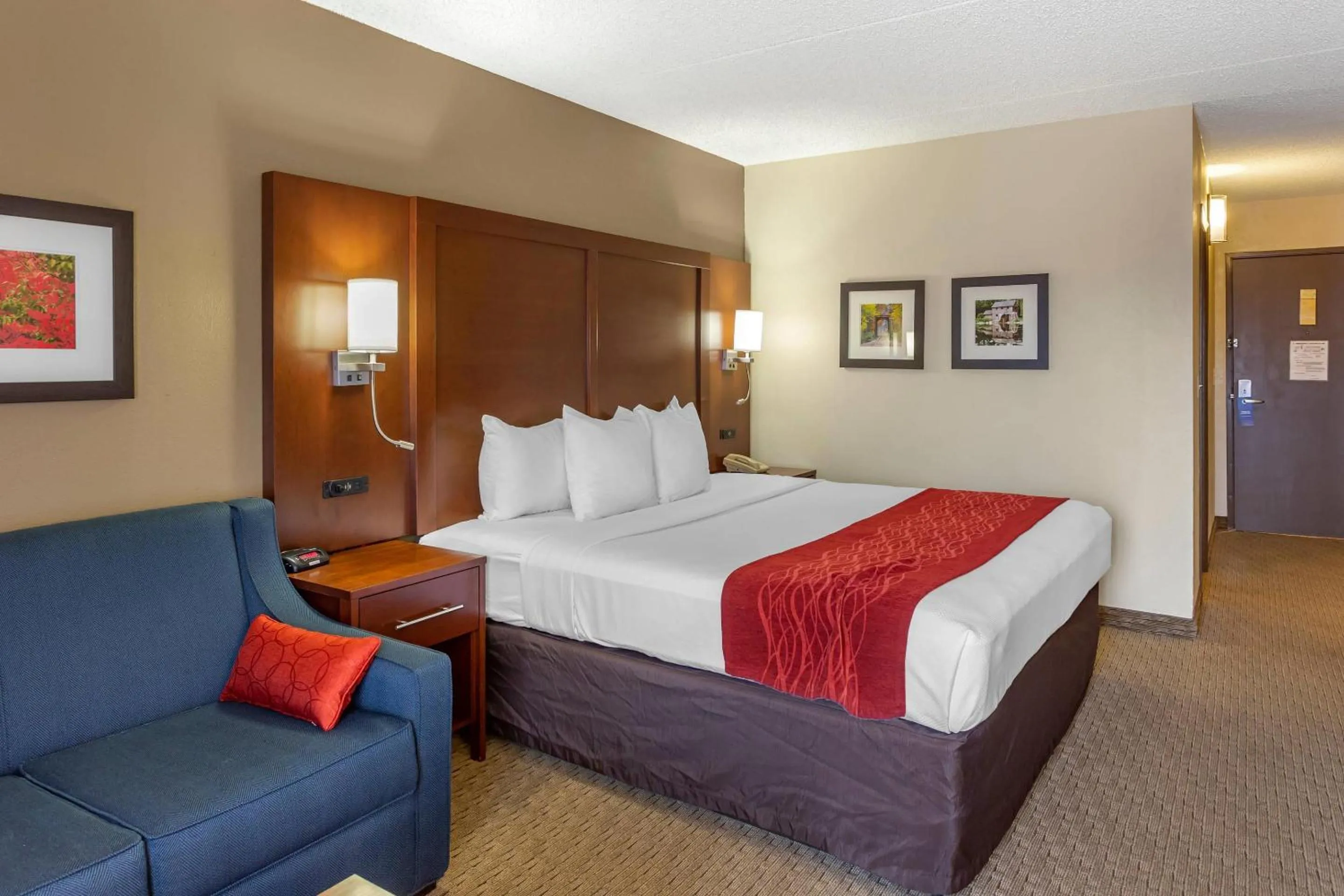 Bedroom, Bed in Comfort Inn & Suites Rochelle - DeKalb