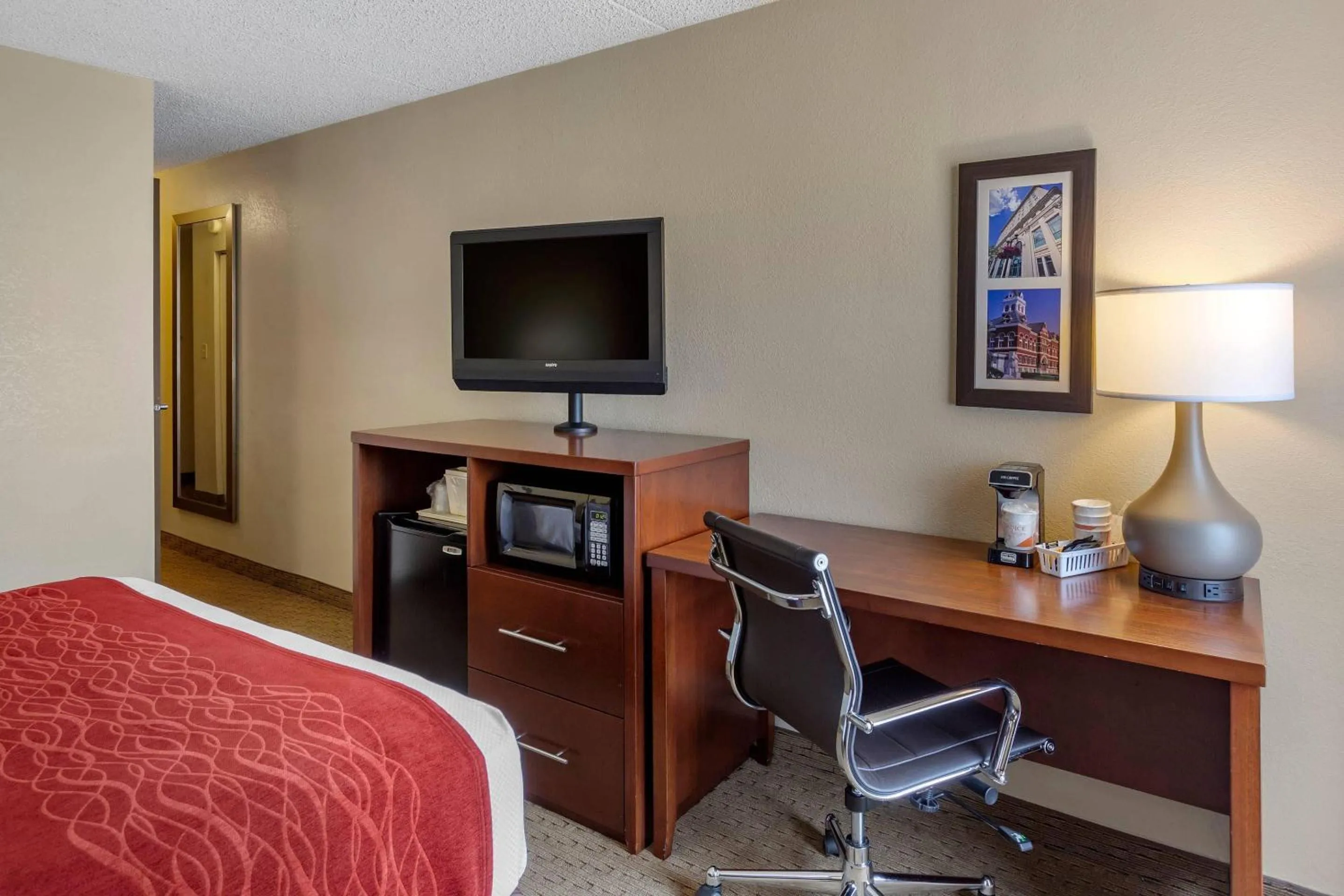 Bedroom, Bed in Comfort Inn & Suites Rochelle - DeKalb