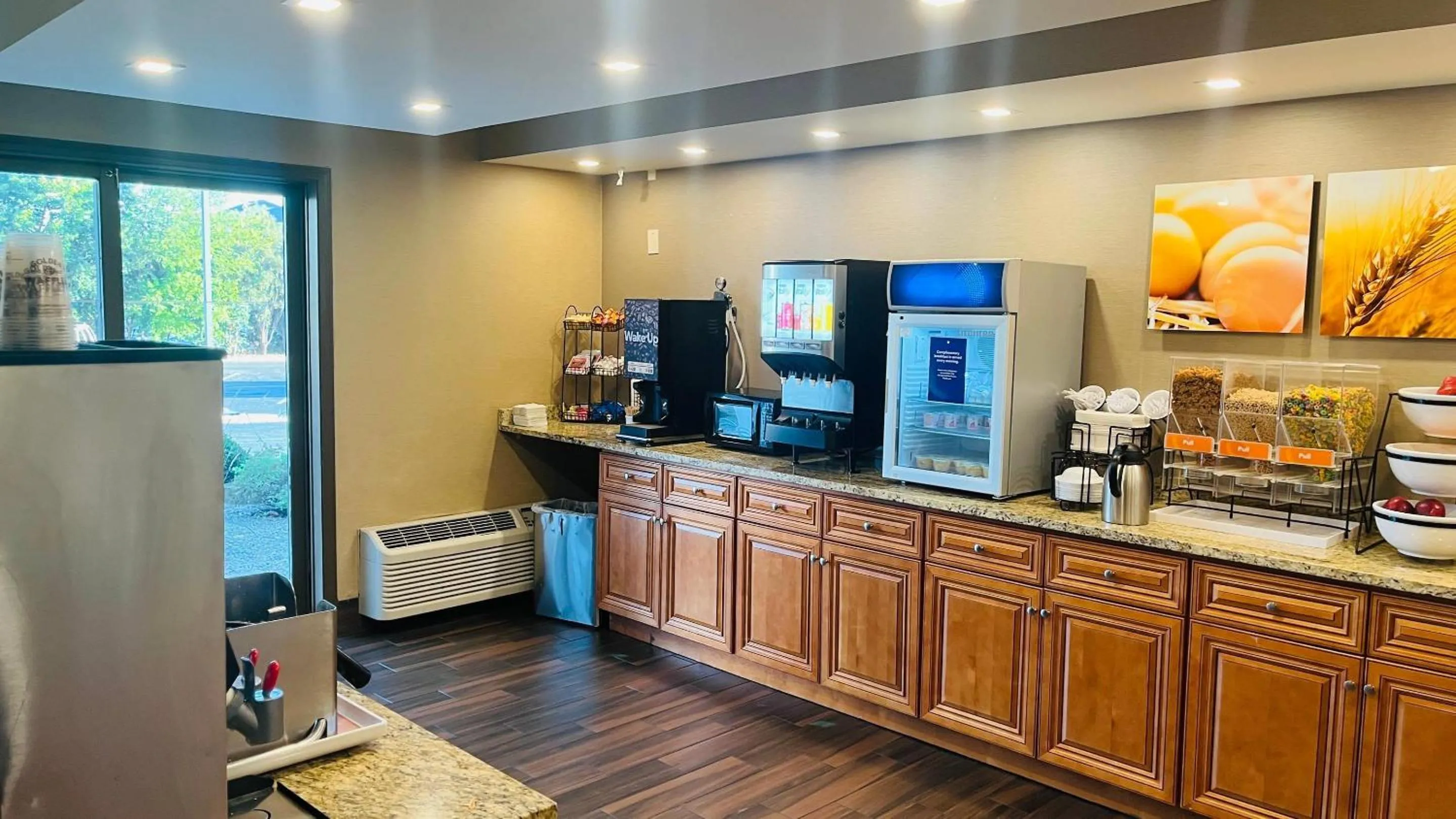 Breakfast in Comfort Inn & Suites Rochelle - DeKalb