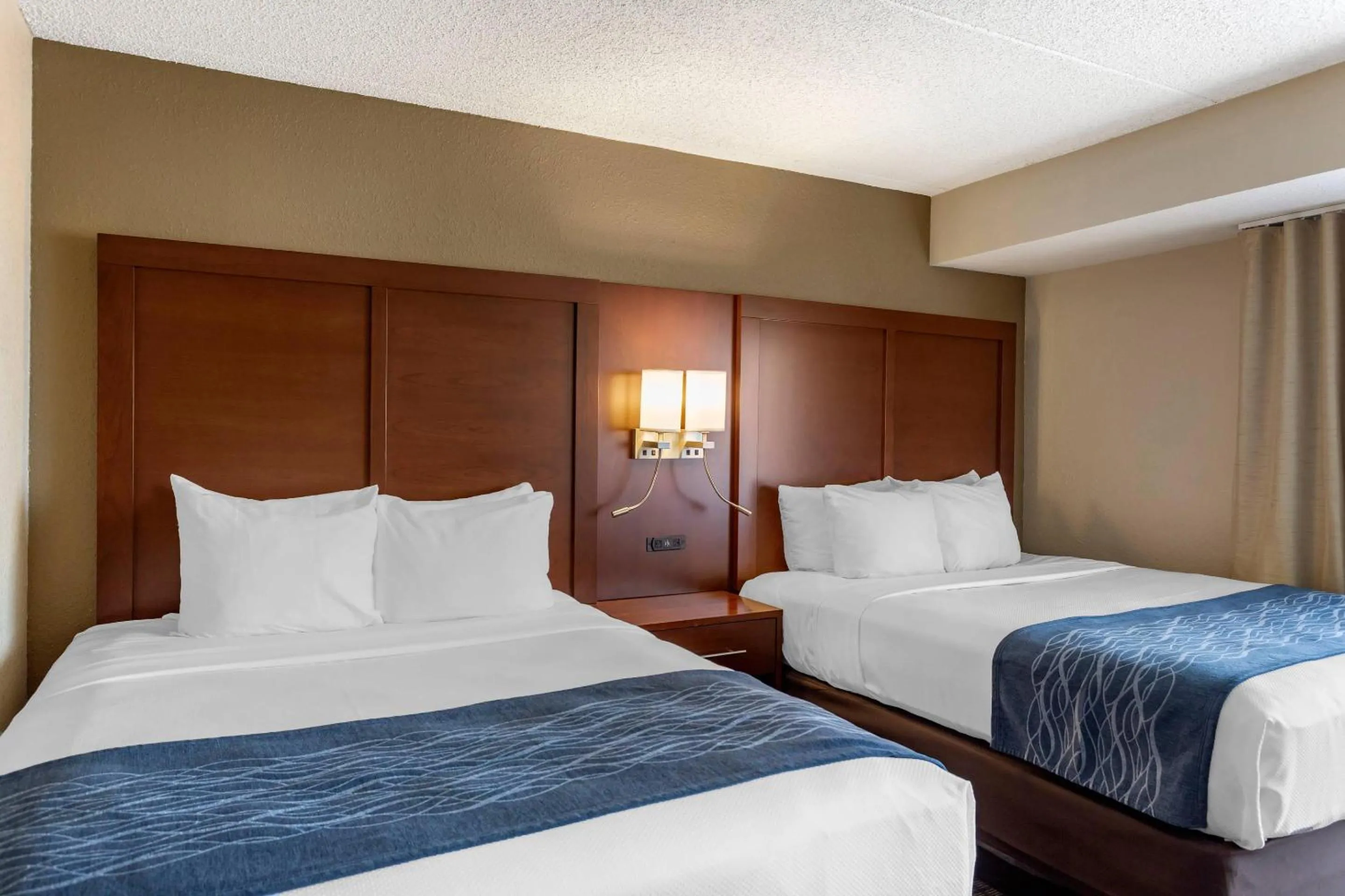 Bedroom, Bed in Comfort Inn & Suites Rochelle - DeKalb