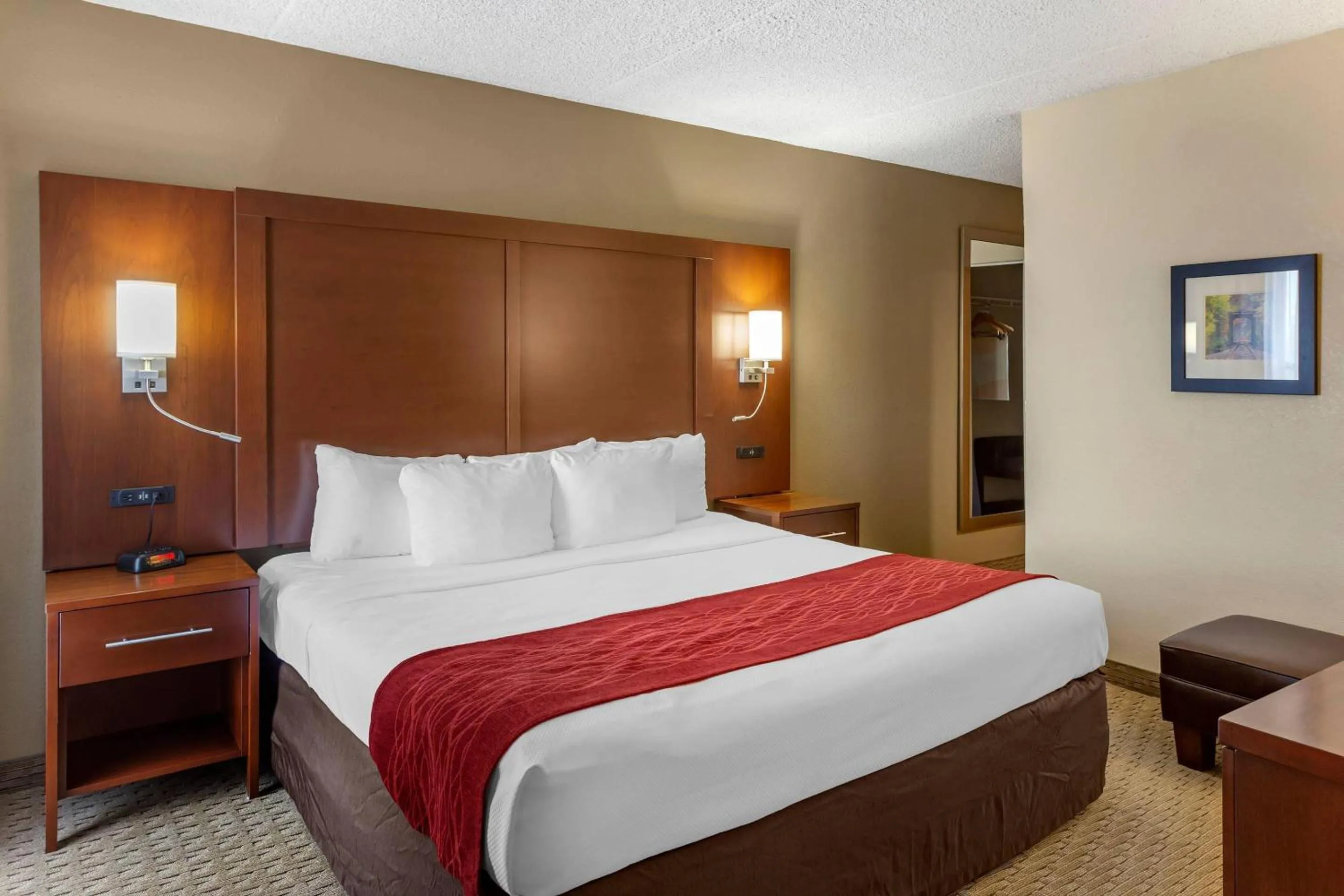 Bedroom, Bed in Comfort Inn & Suites Rochelle - DeKalb