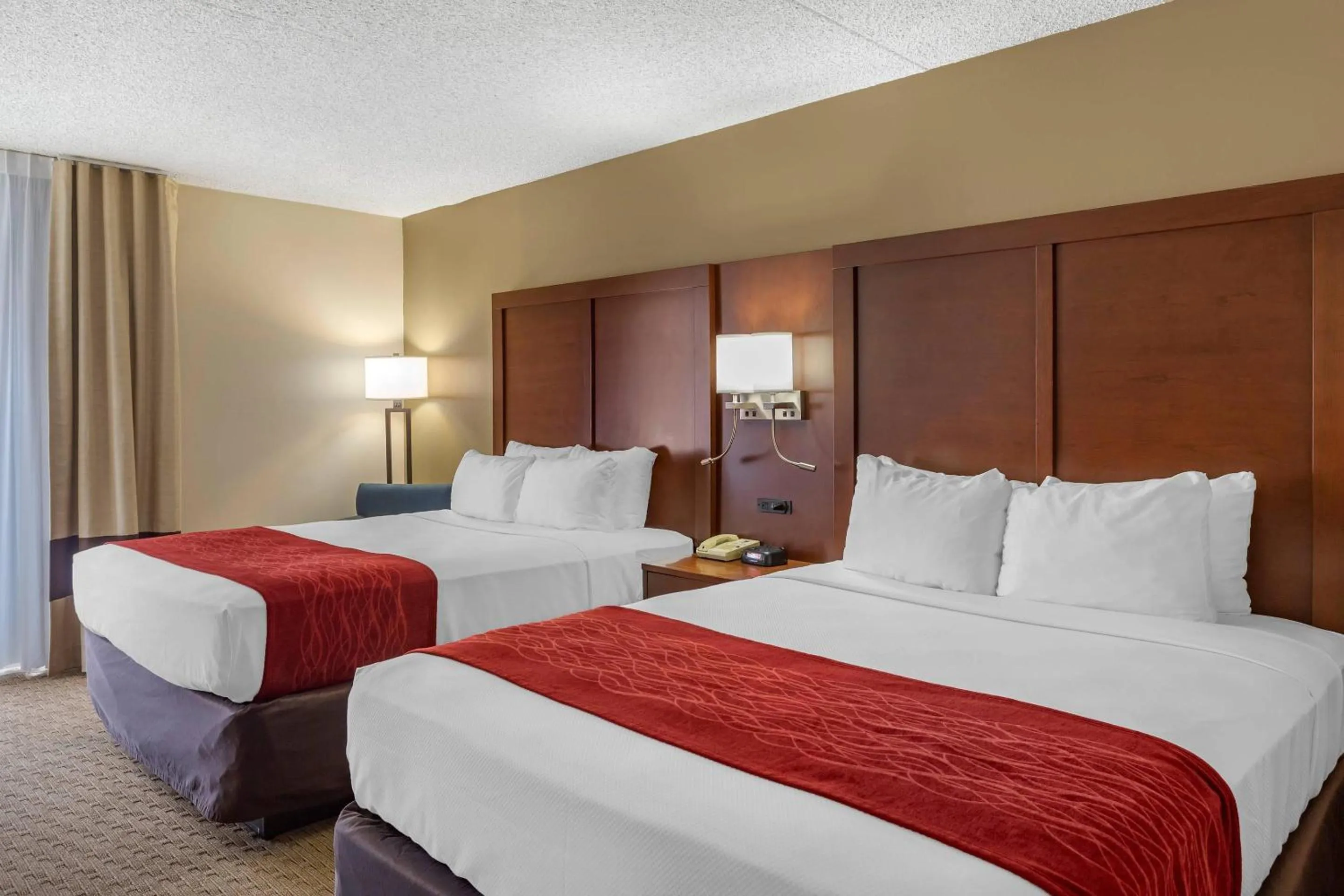 Bedroom, Bed in Comfort Inn & Suites Rochelle - DeKalb