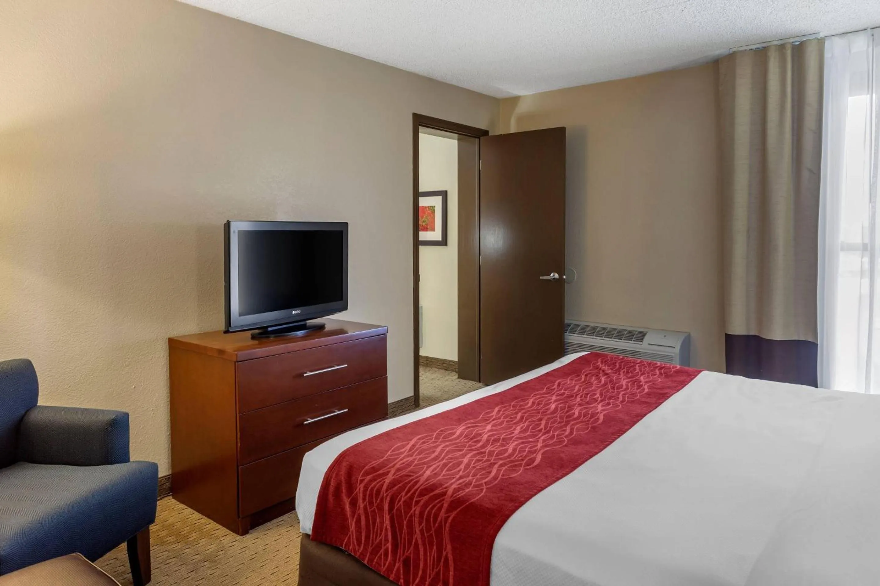 Bedroom, Bed in Comfort Inn & Suites Rochelle - DeKalb