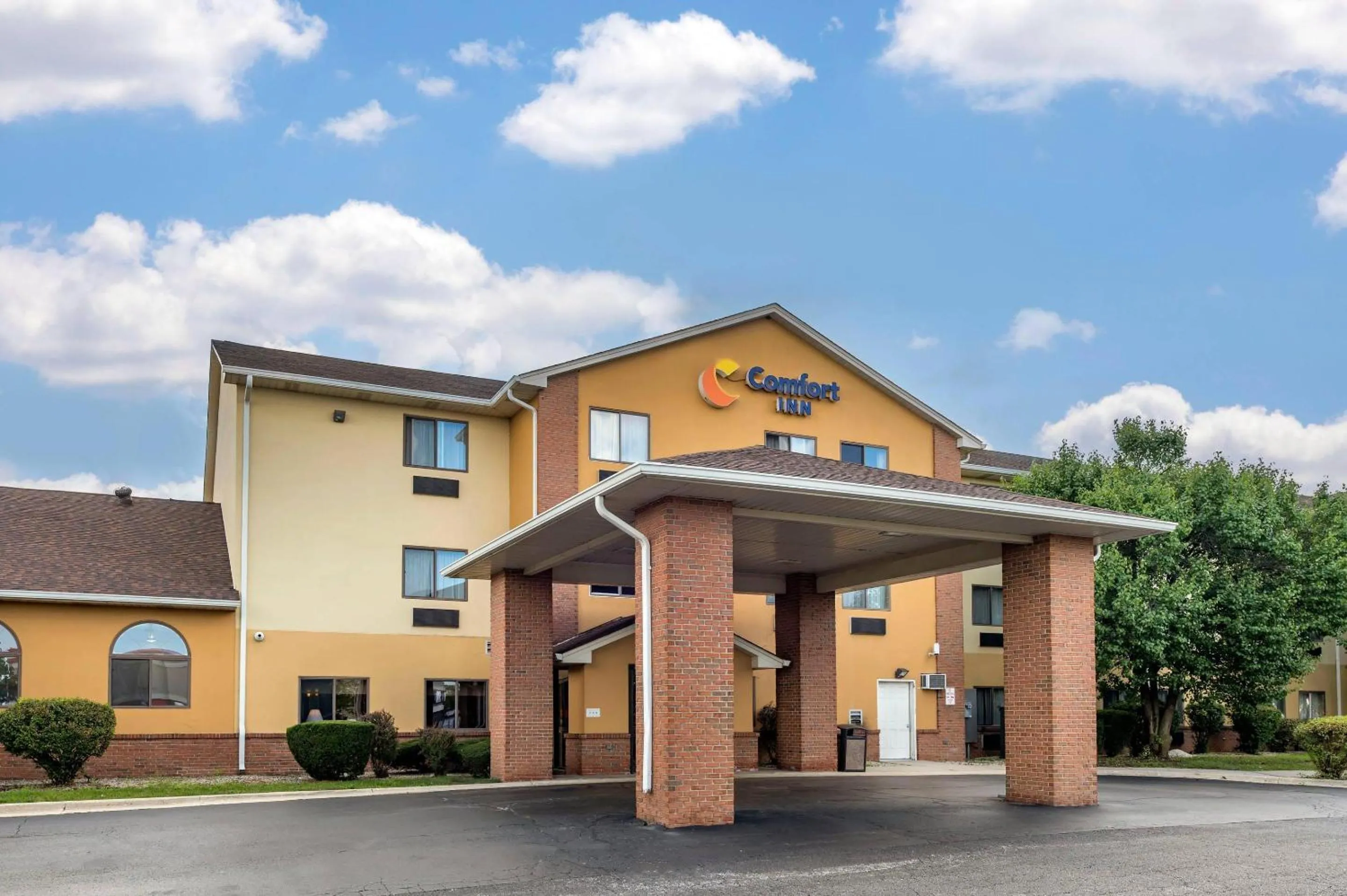 Property building in Comfort Inn Romeoville - Bolingbrook