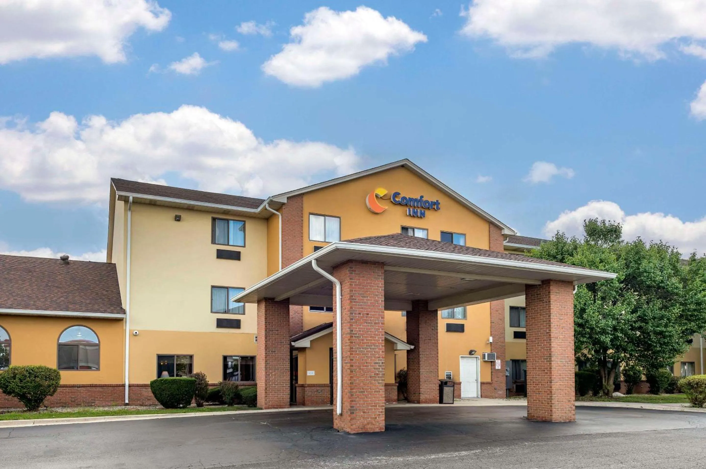 Property building in Comfort Inn Romeoville - Bolingbrook