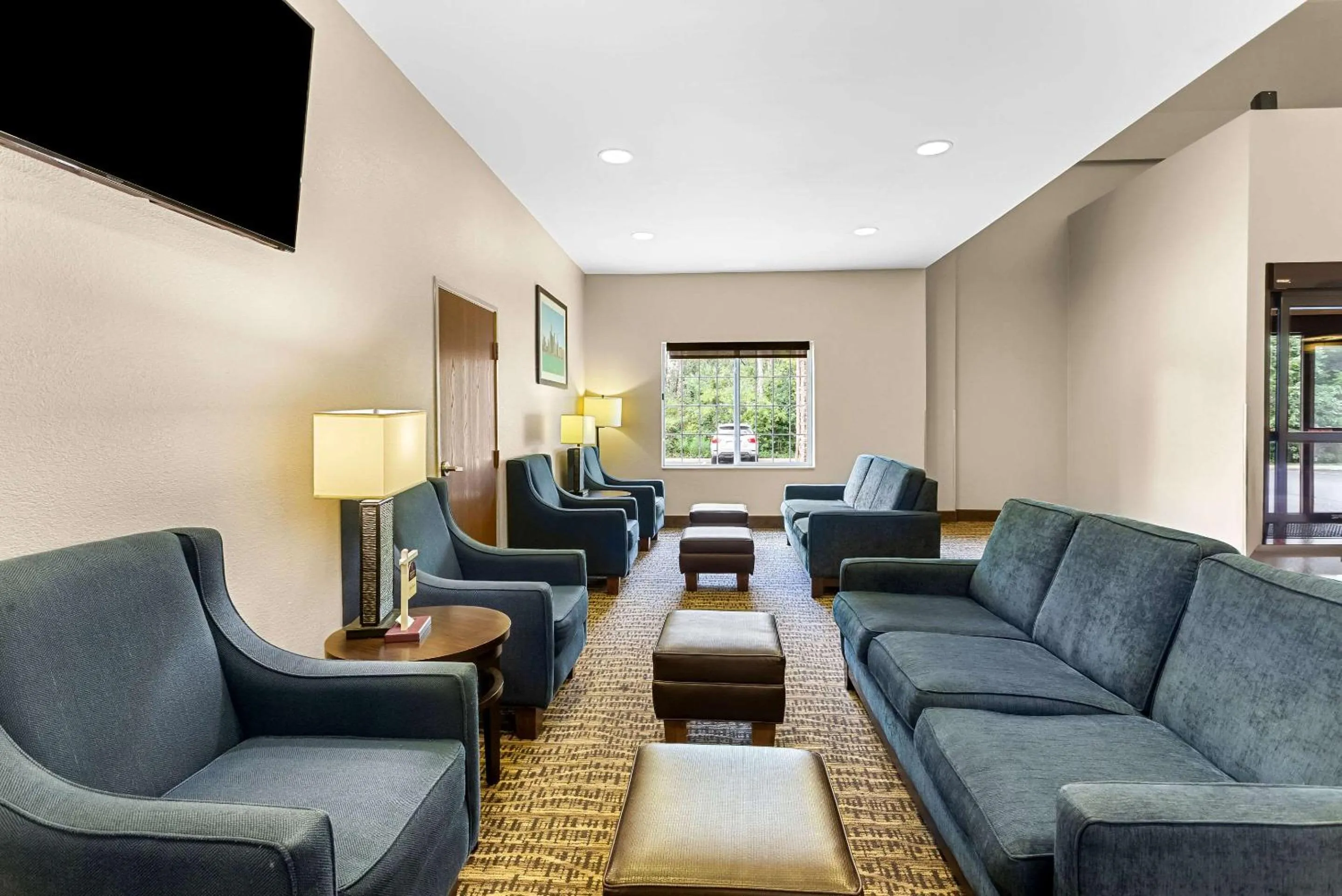 Lobby or reception in Comfort Suites Grayslake near Libertyville North