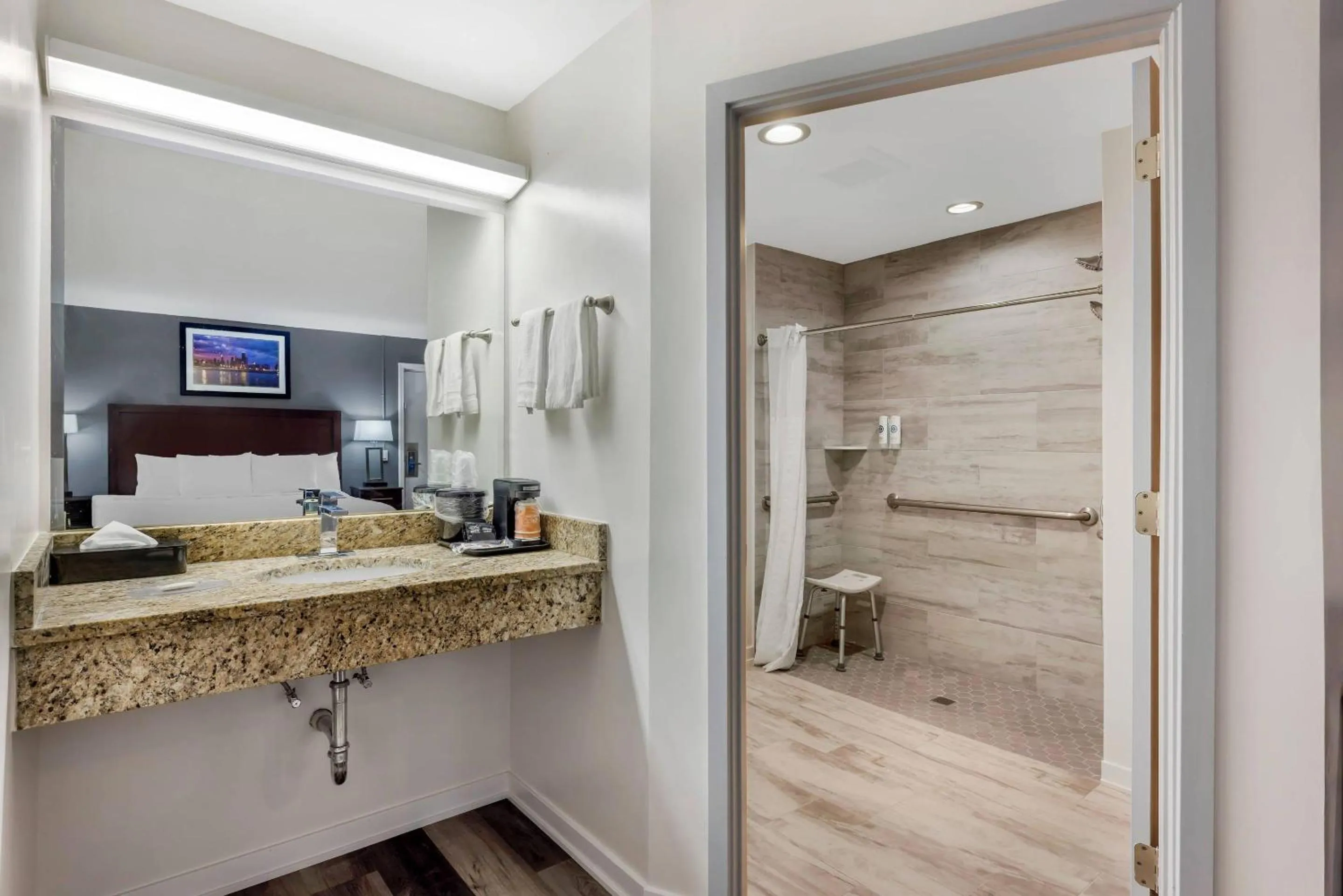 Bedroom in Rodeway Inn Lyons - La Grange