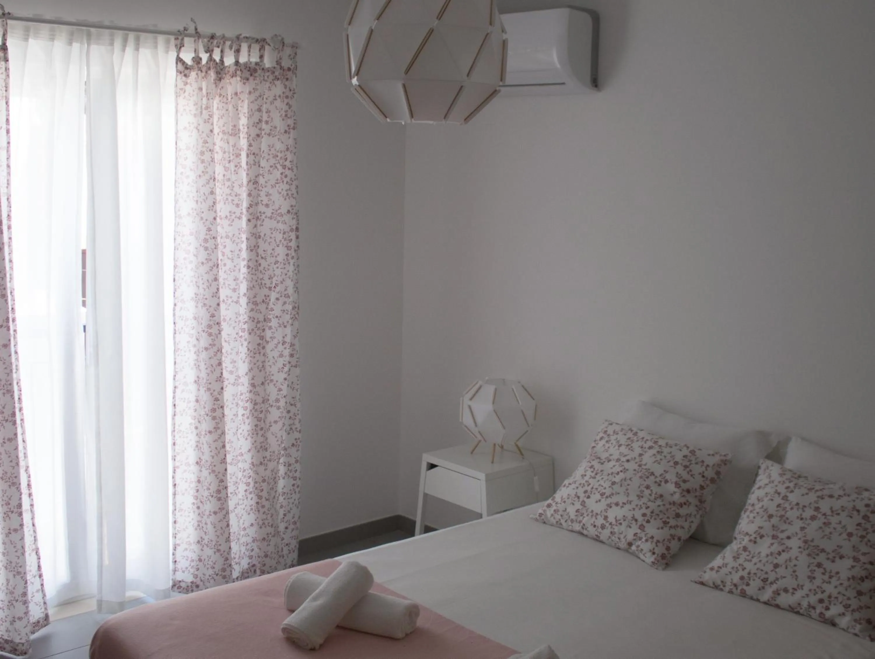 Bedroom, Bed in ALMAS ROOMS