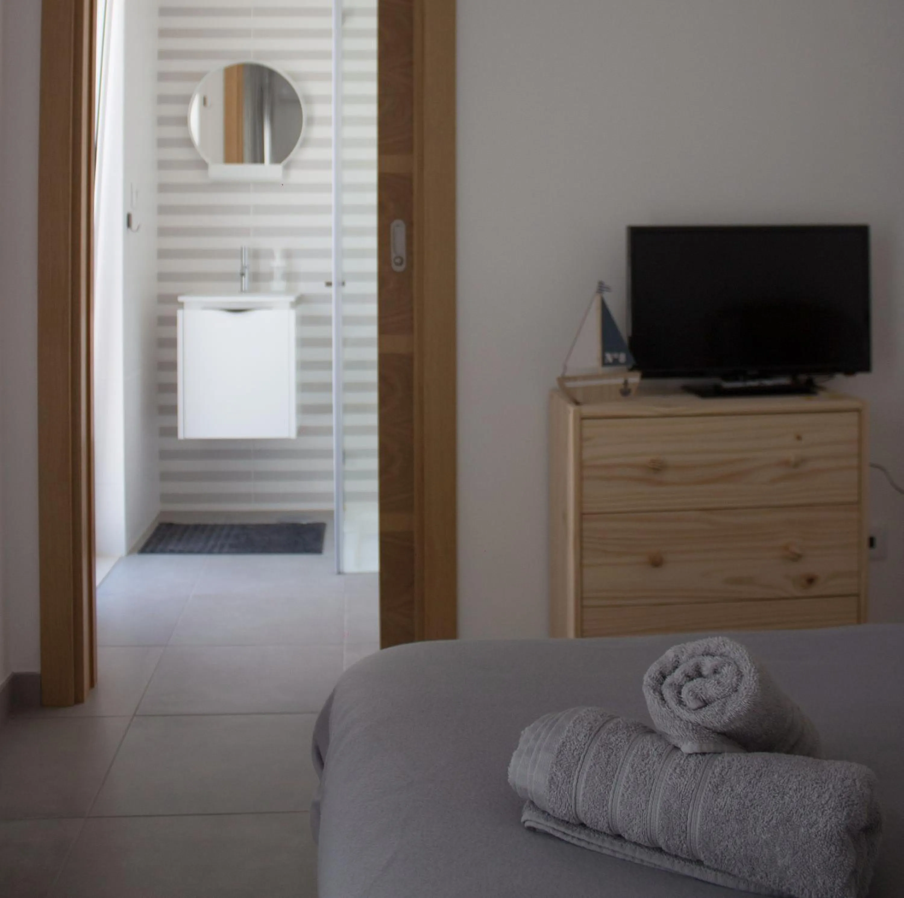 TV and multimedia, Bed in ALMAS ROOMS