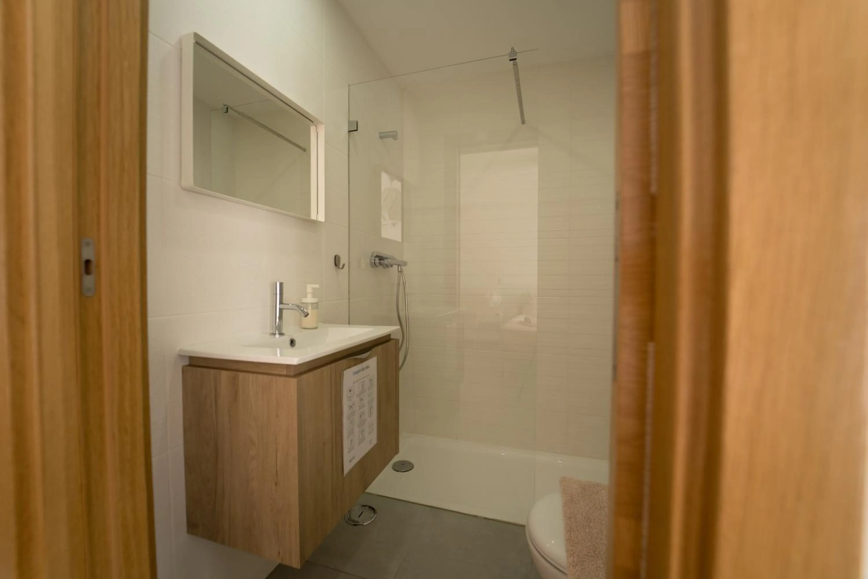 Shower in ALMAS ROOMS