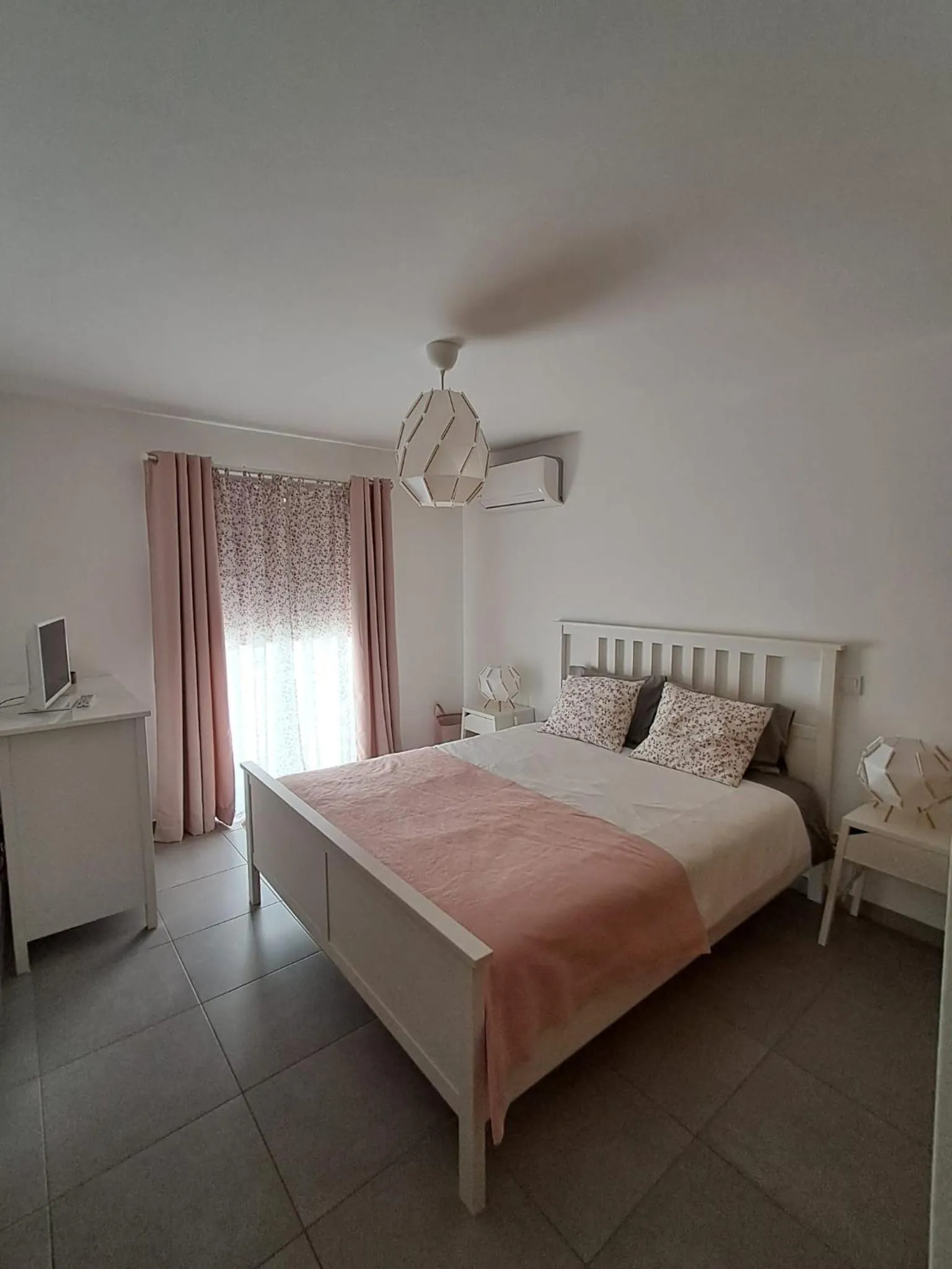 Bedroom, Bed in ALMAS ROOMS