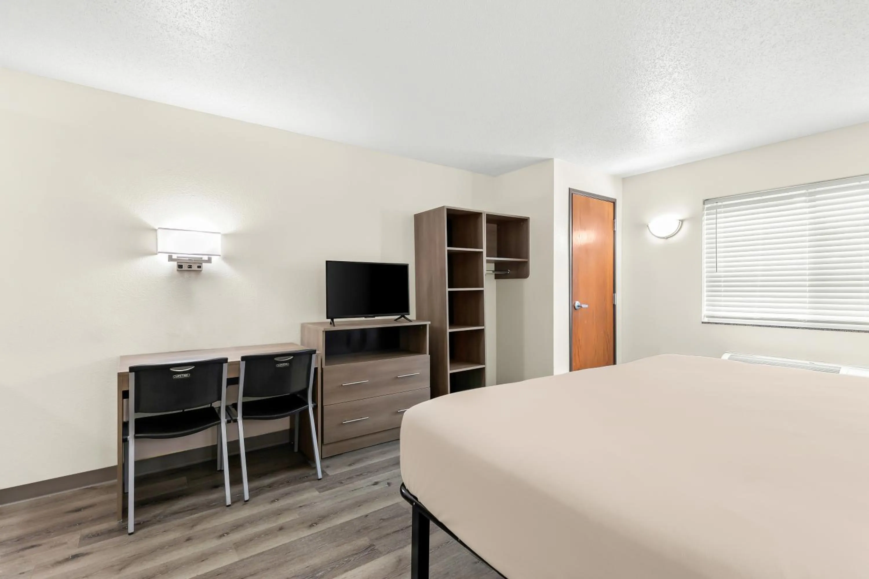 TV and multimedia in Welcome Suites-O'Fallon