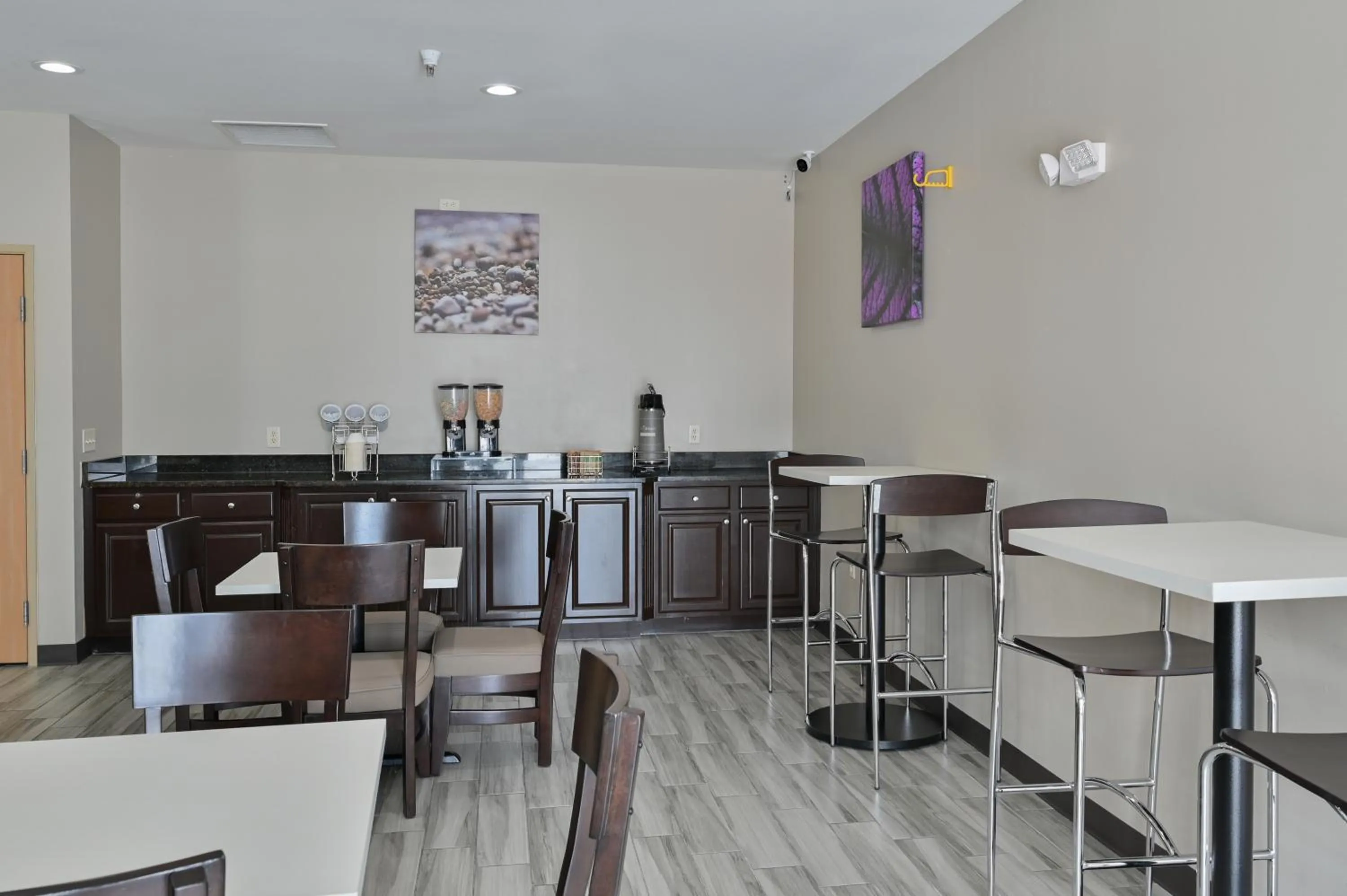 Breakfast in Sleep Inn & Suites Washington near Peoria