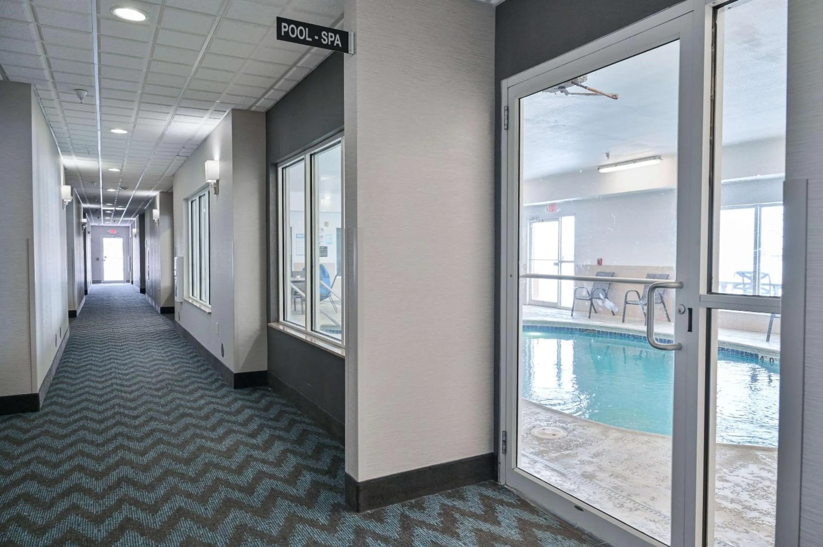 Swimming pool in Sleep Inn & Suites Washington near Peoria