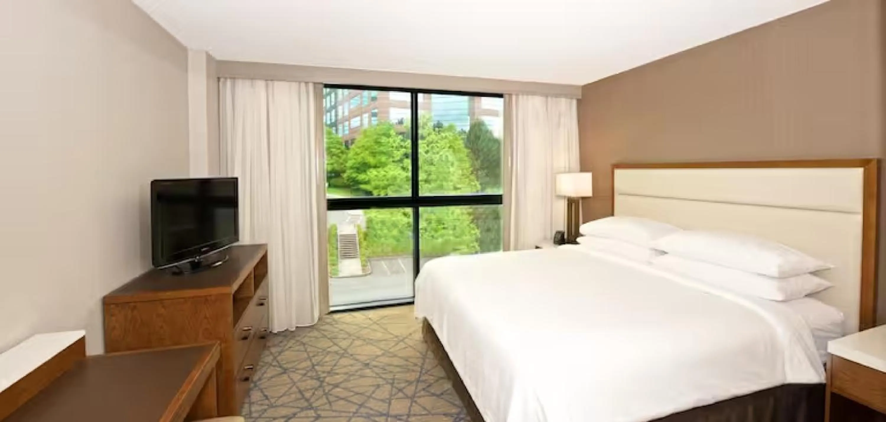 Bedroom, Bed in Embassy Suites by Hilton Seattle North Lynnwood
